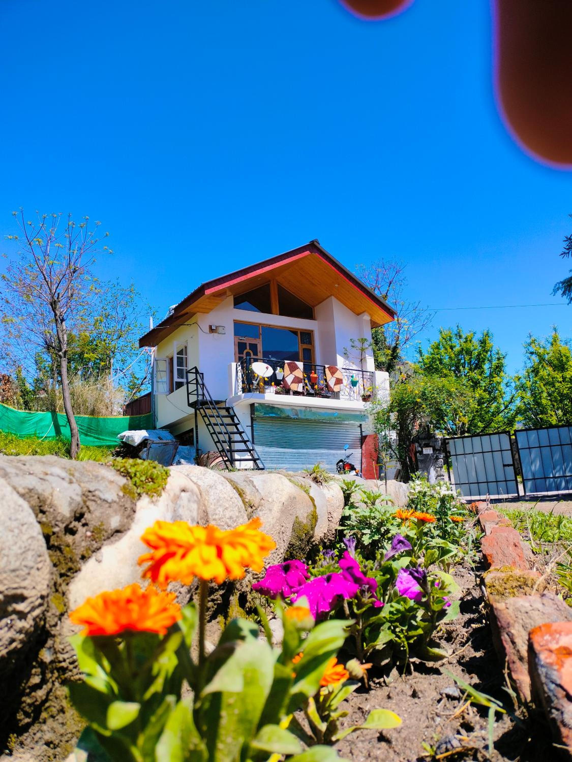 Aatithya Cottage Raison, Manali view 2