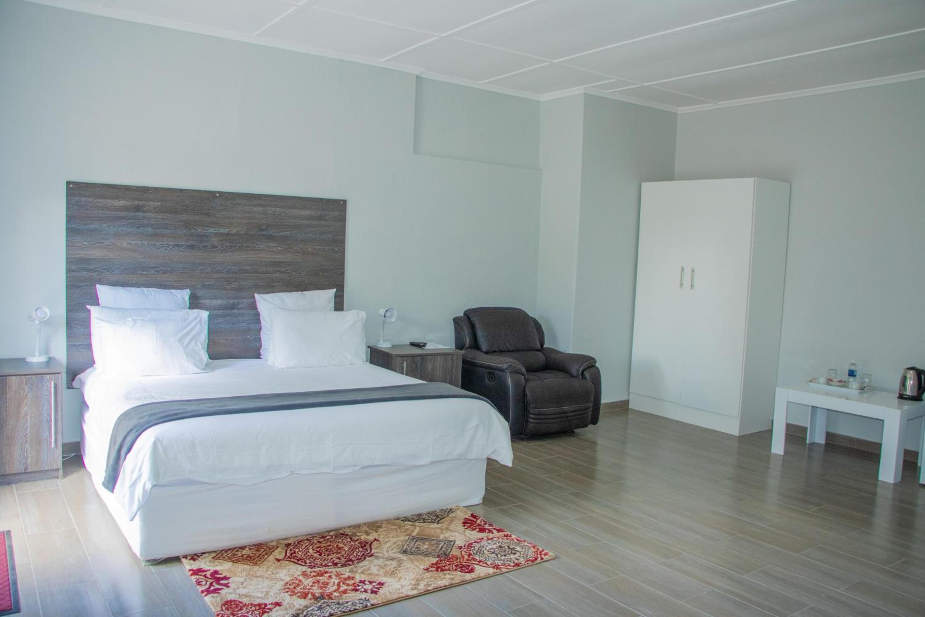 Neat one bedroom in Morningside guesthouse - 2089 view 2