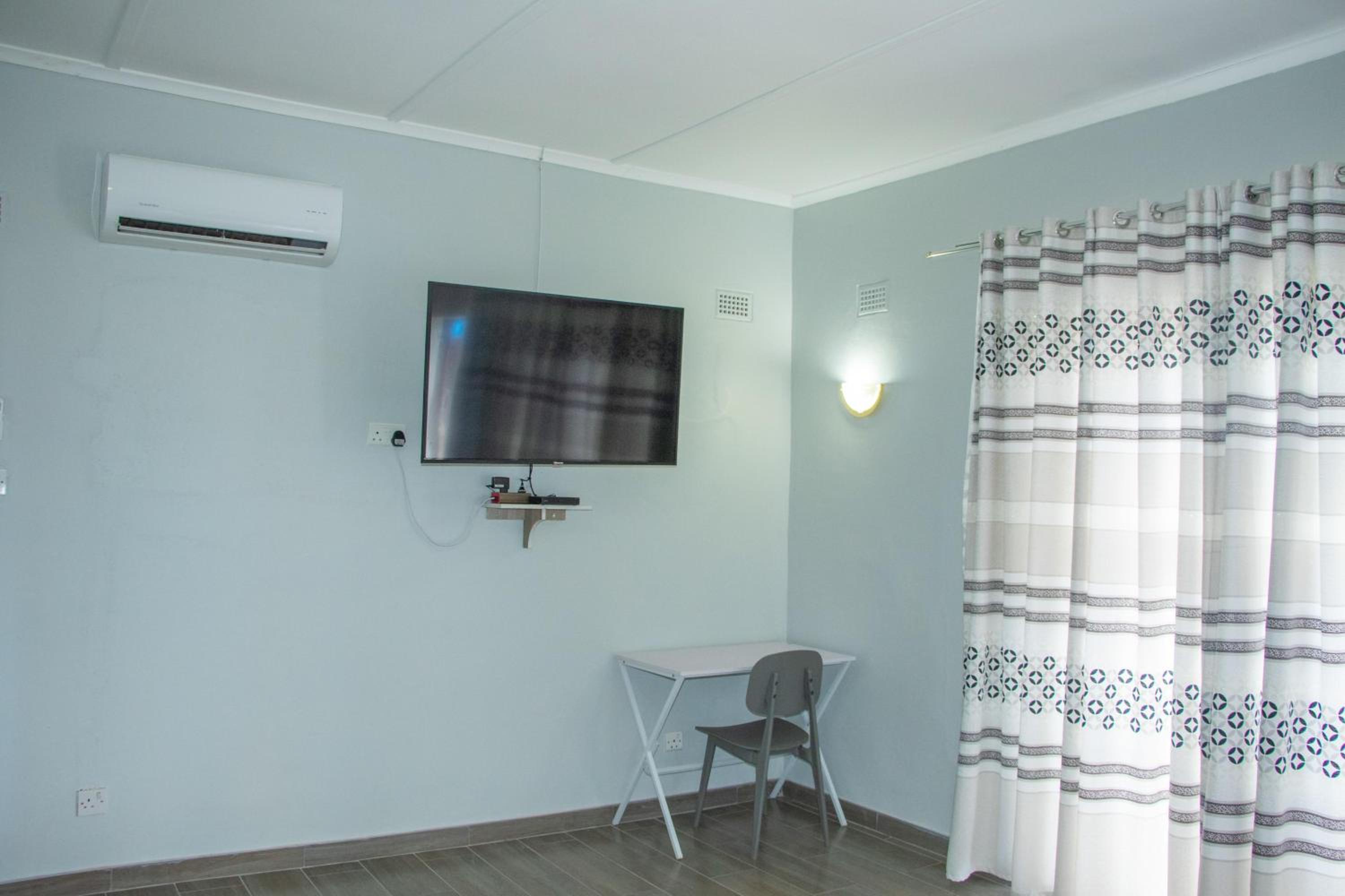 Neat one bedroom in Morningside guesthouse - 2089 view 4