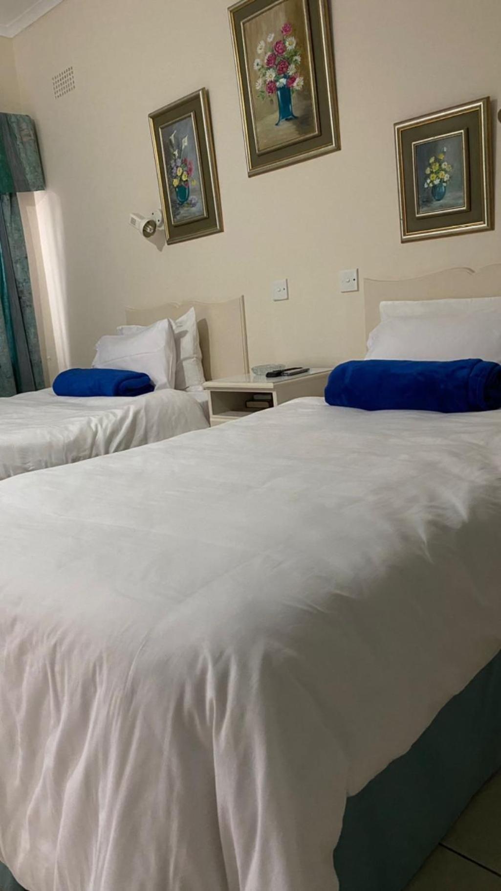 Villa Thabiso twin bed with pool access - 2087