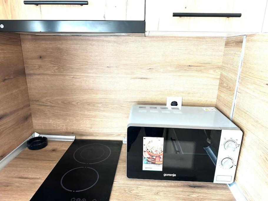 Green Park Apartment - Brand New Studio!