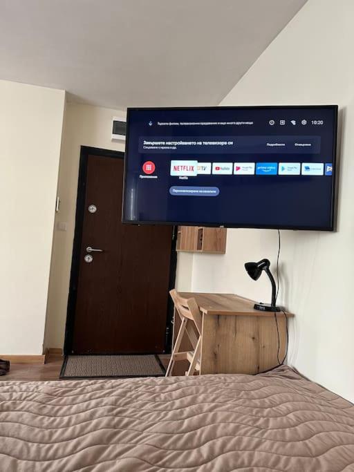 Green Park Apartment - Brand New Studio!