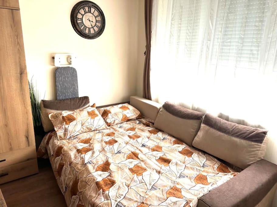 Green Park Apartment - Brand New Studio!