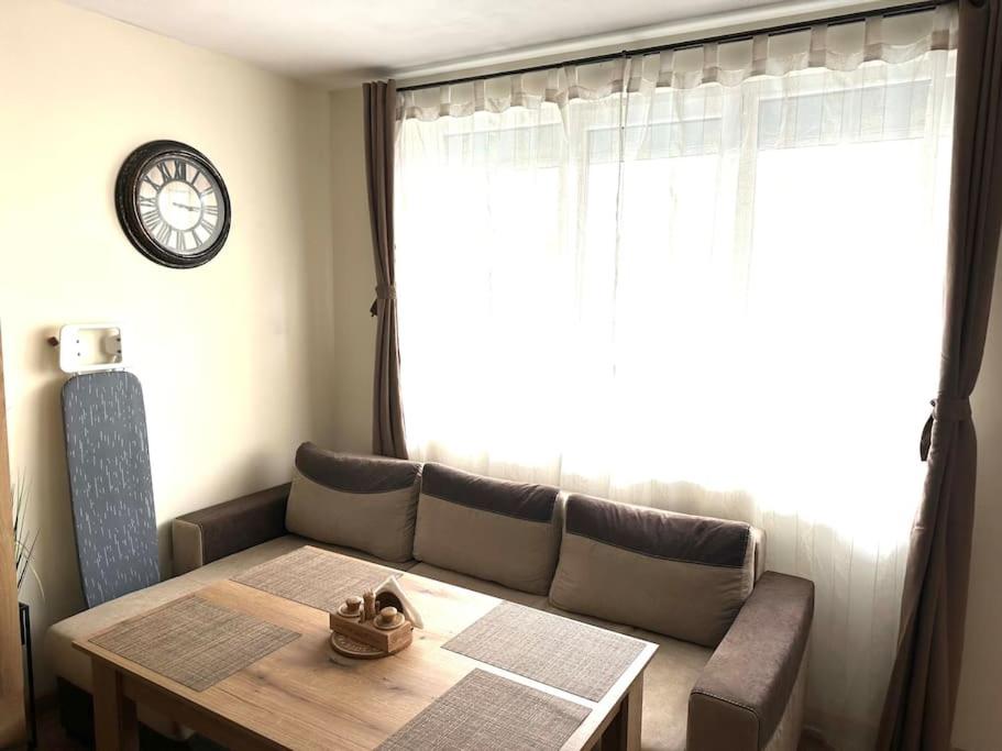 Green Park Apartment - Brand New Studio!
