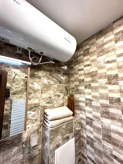 Green Park Apartment - Brand New Studio!