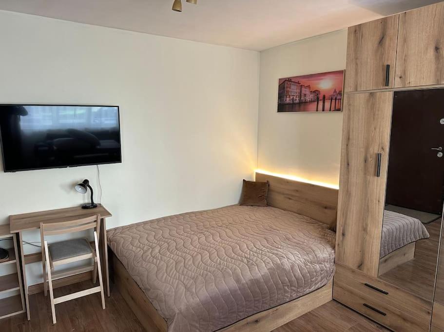 Green Park Apartment - Brand New Studio!