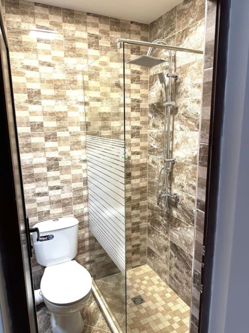 Green Park Apartment - Brand New Studio!