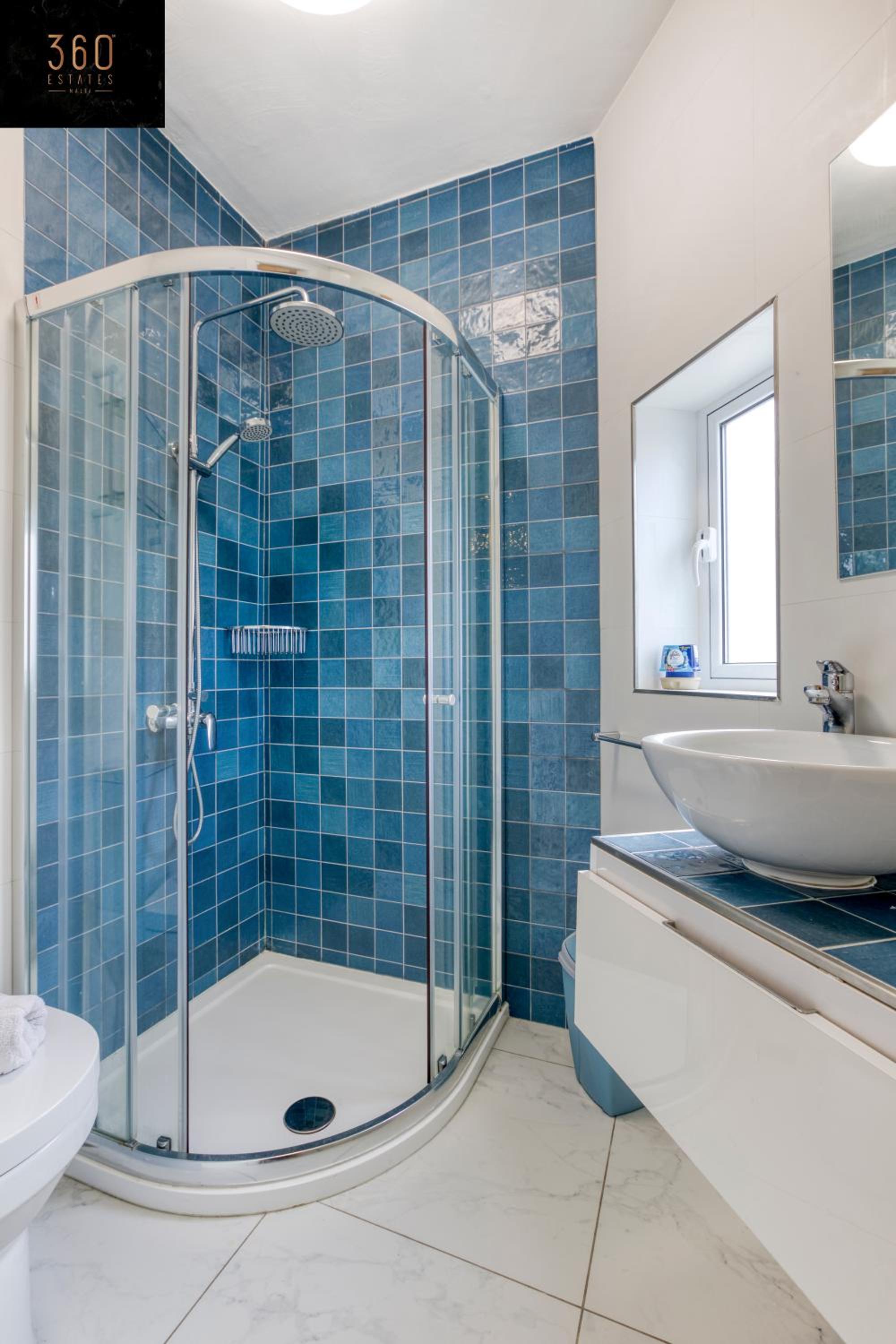 Seafront property with beautiful views & outdoor by 360 Estates photo 2
