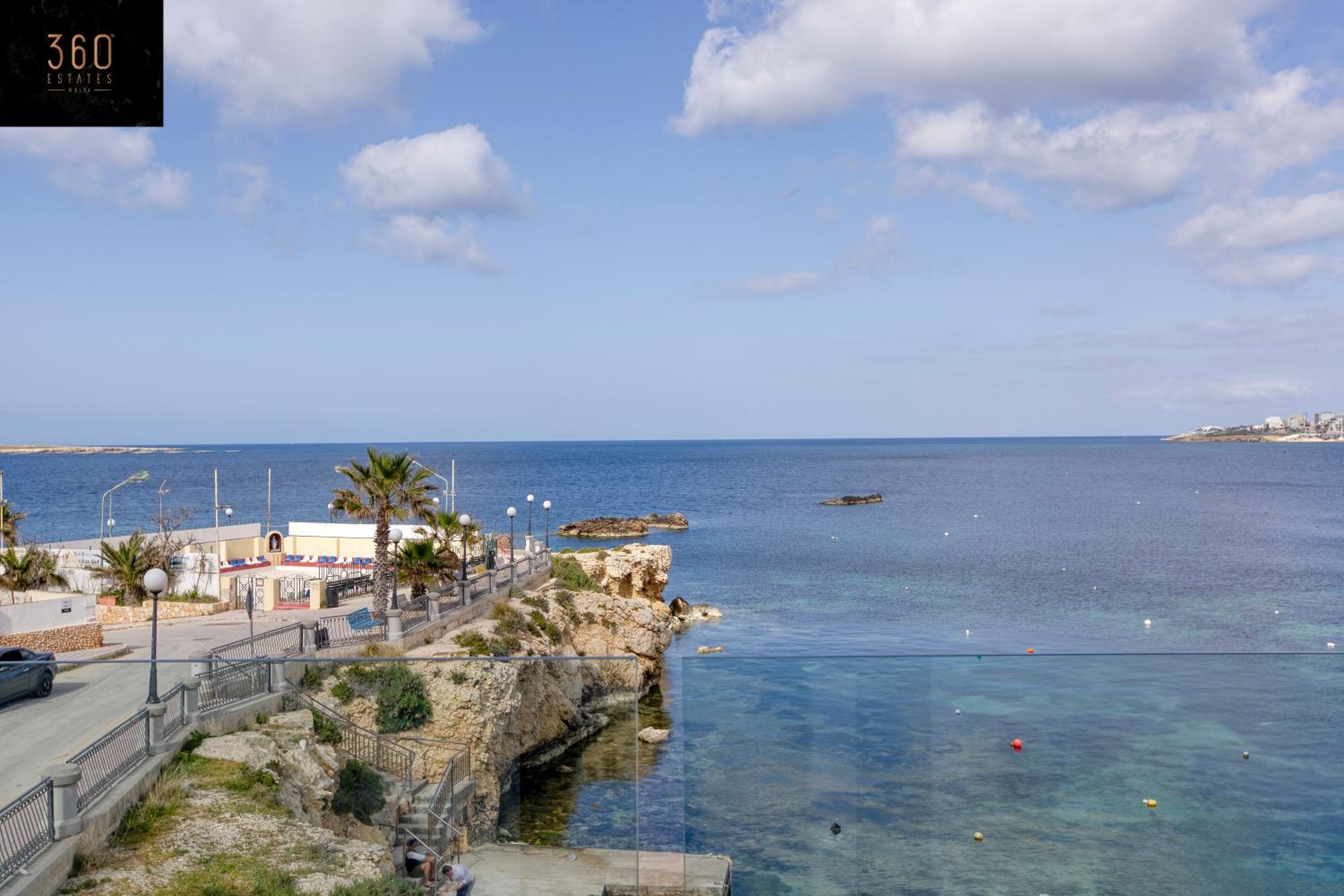 Seafront property with beautiful views & outdoor by 360 Estates photo 5