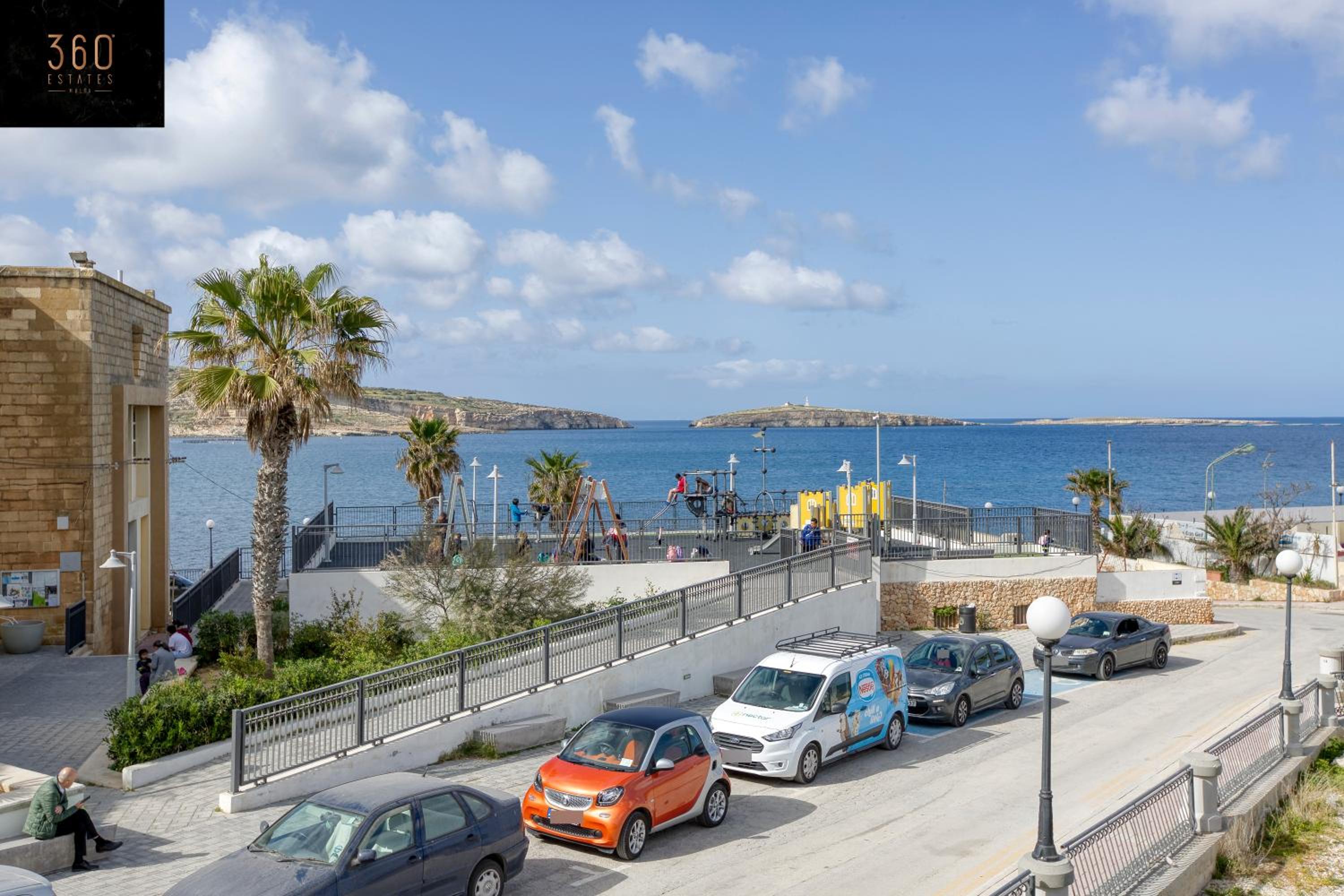 Seafront property with beautiful views & outdoor by 360 Estates photo 4