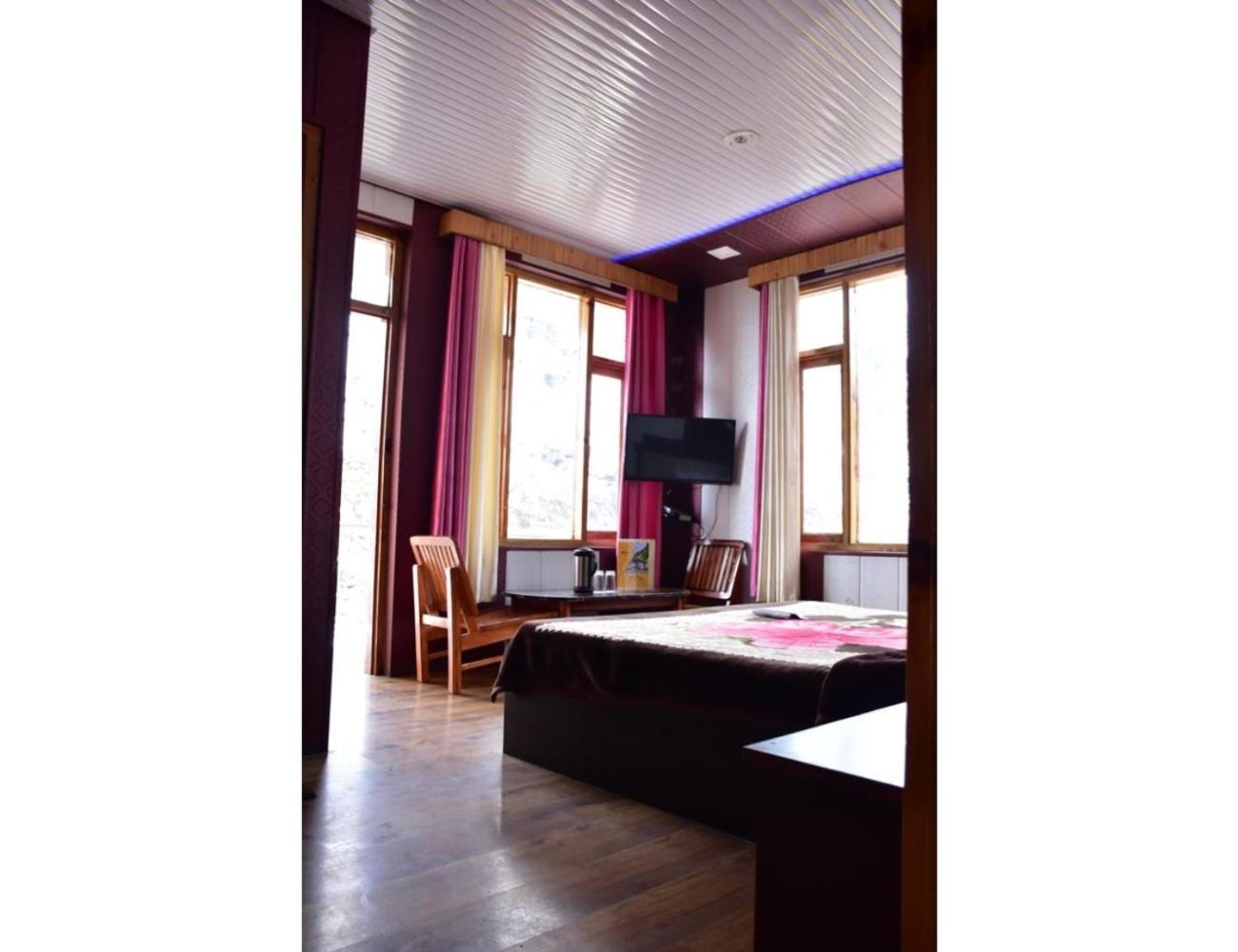 Hotel Peak View, Lahaul view 5