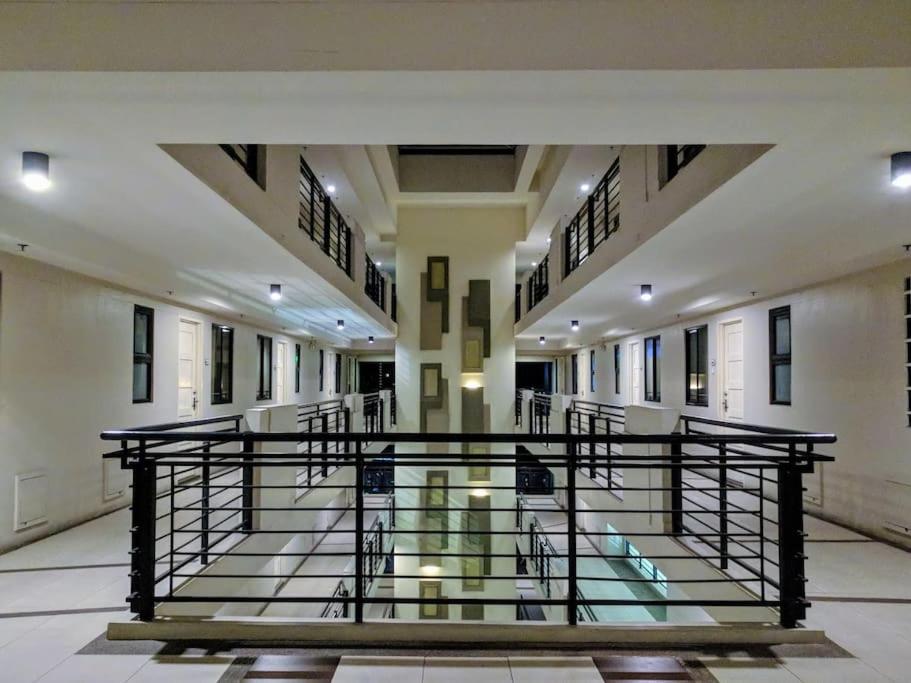 Modern Condo Apt in Flair Tower South, Mandaluyong view 3