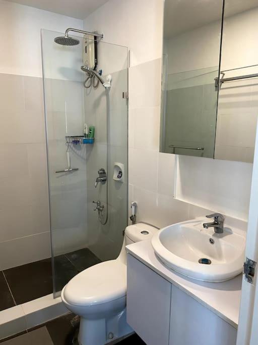 Modern Condo Apt in Flair Tower South, Mandaluyong view 5