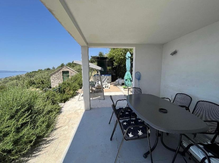 Holiday Home Aria view 3