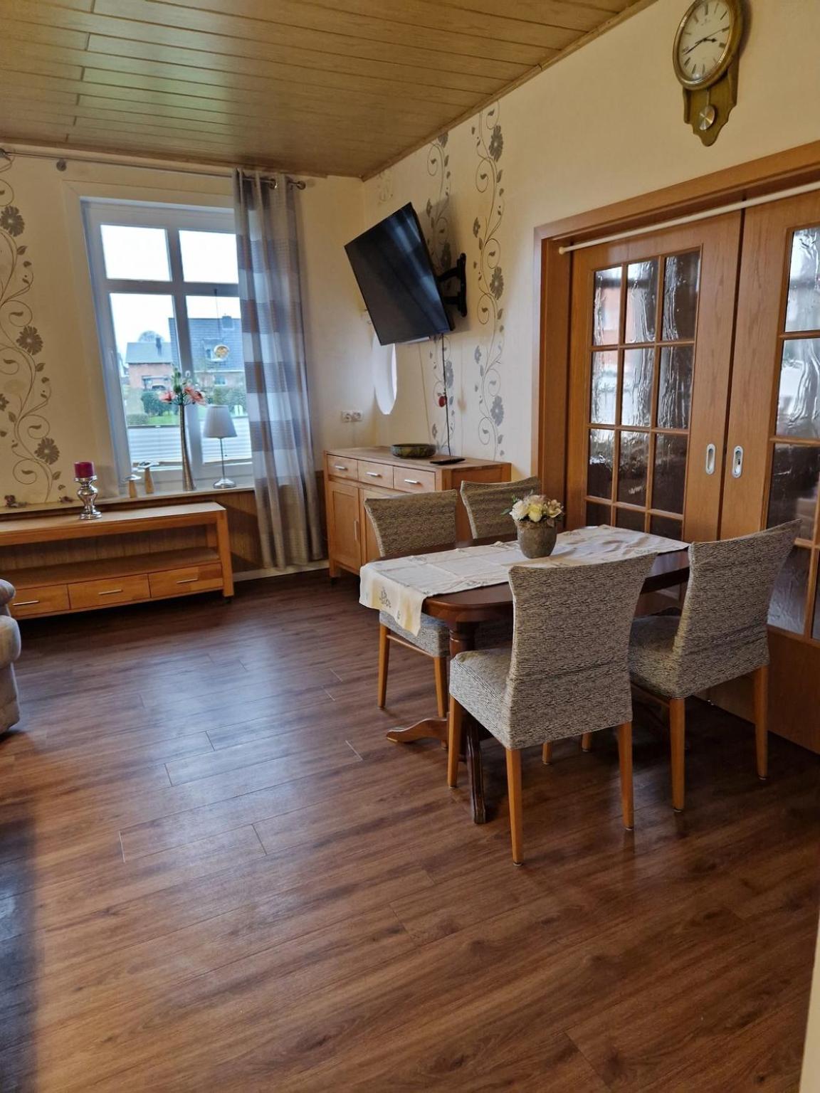 Großes Ferienhaus Nordhastedt 2- 6 Personen 16 km zur Nordsee 24 km Büsum 45km St Peter Ording