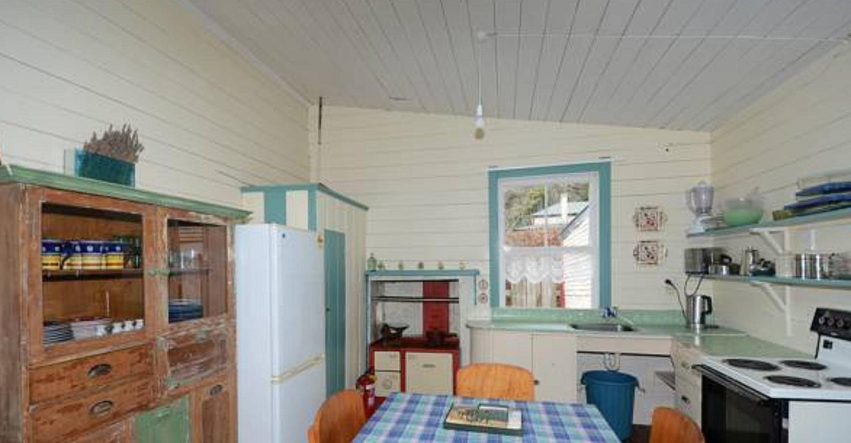 India House & Ica Whare in Whareama, Nr Riversdale Beach view 4