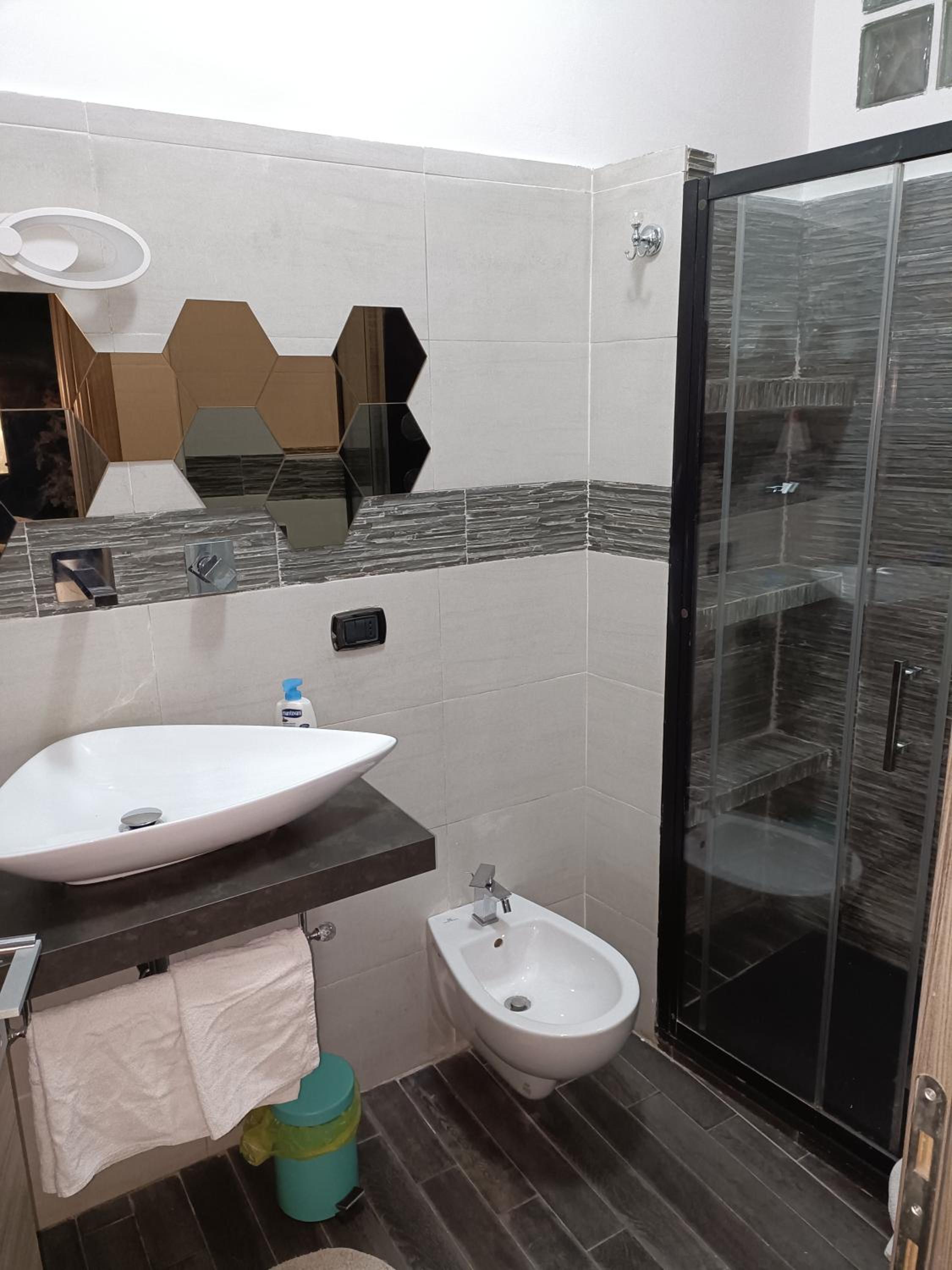 Nathan House,Teano en Rome — bathroom