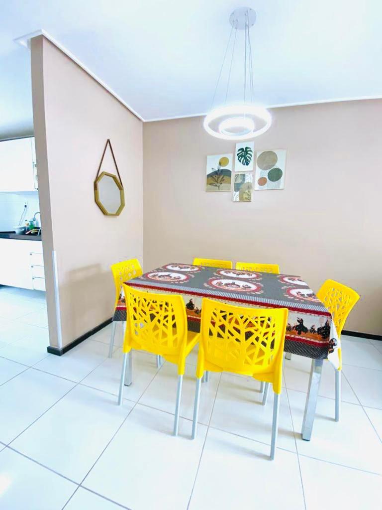 Apartamento encantador térreo em condomínio fechad