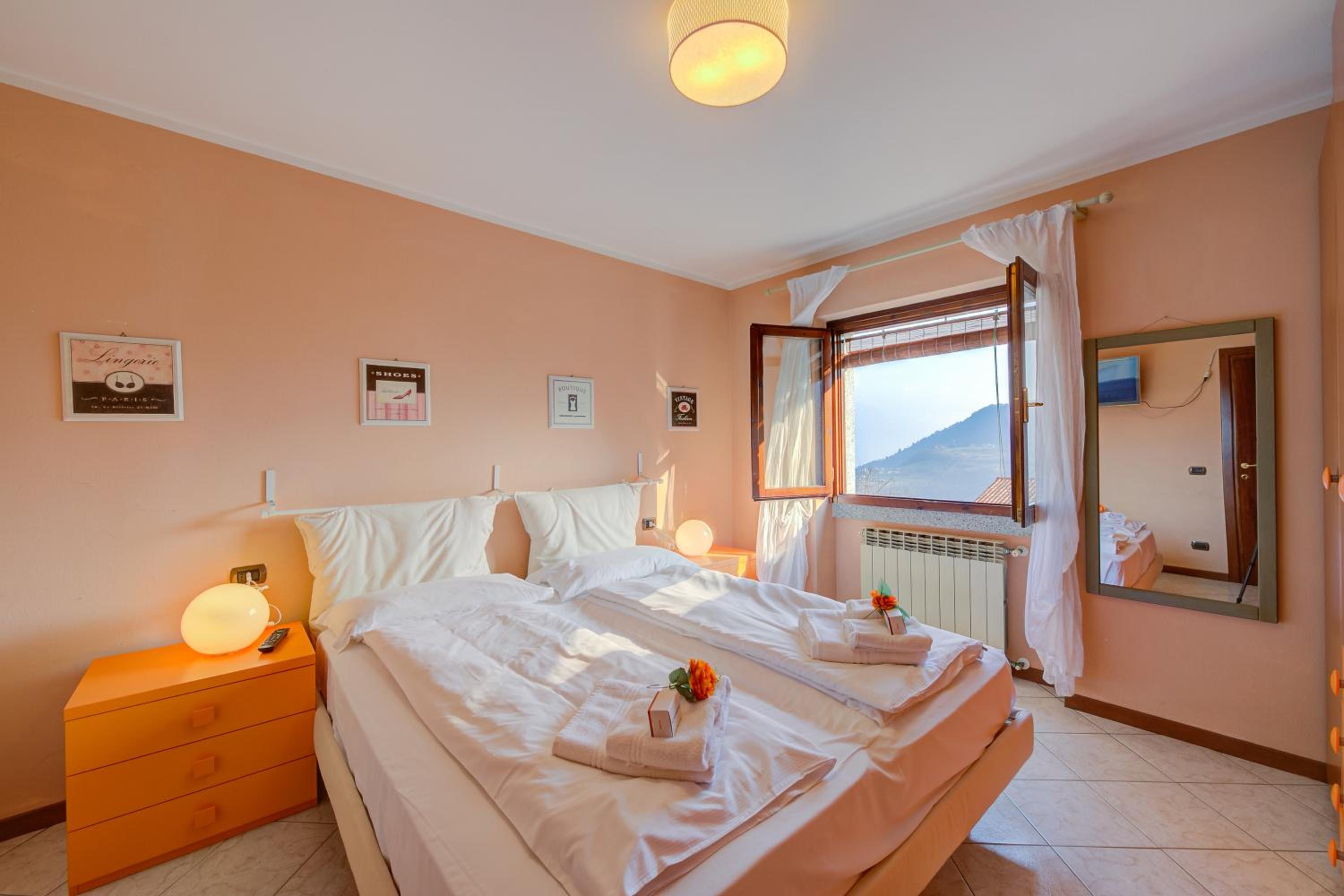 Casa Angiolina Lake And Mountain View - Happy Rentals photo 5