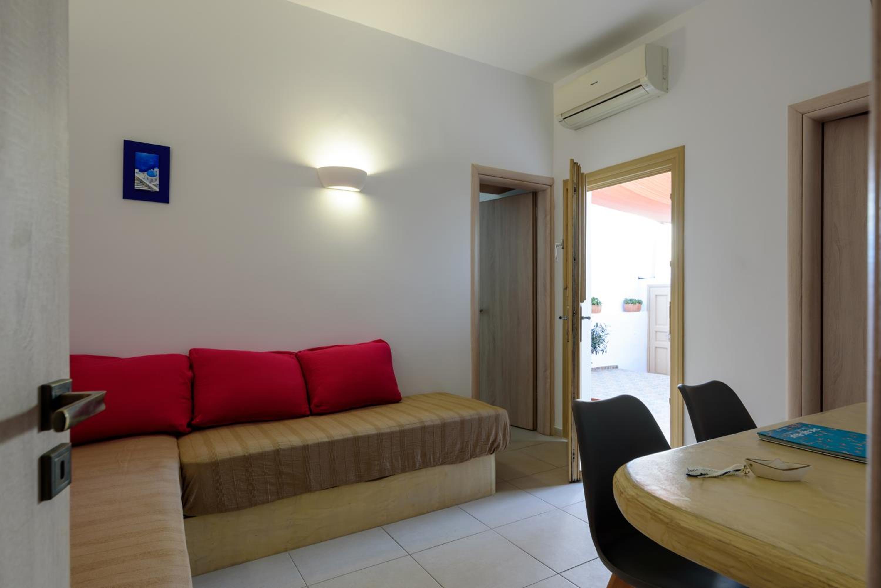 Heart of Oia - Private house with Jacuzzi photo 4