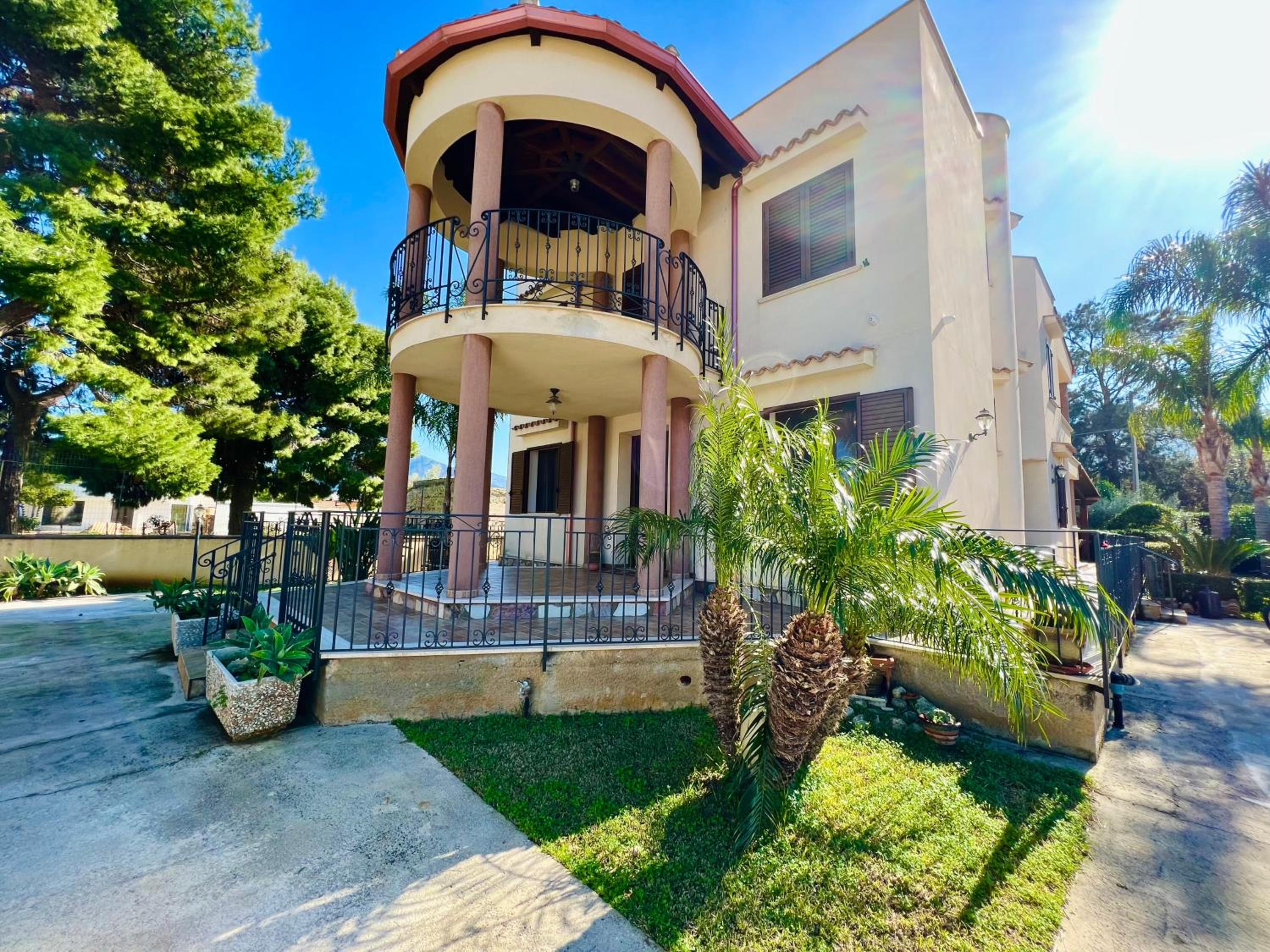 La Cinisara view 2