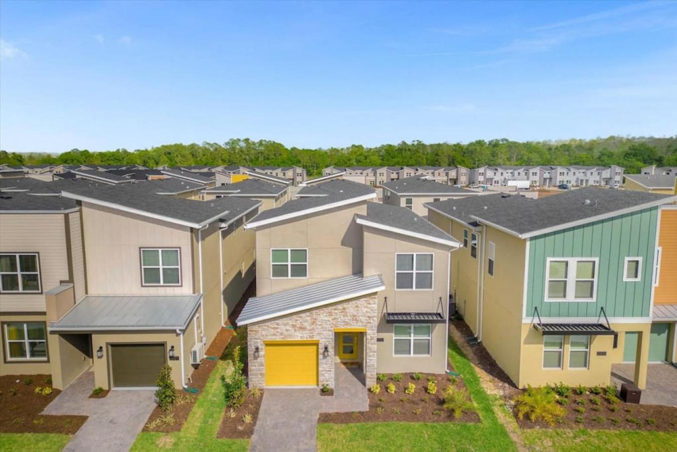 Stylish Resort Villa w Pool Near Disney Gated 5BR
