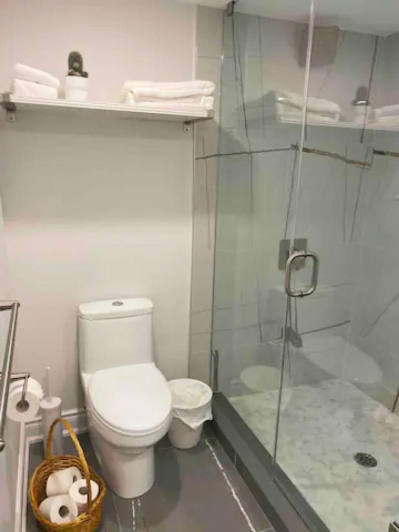 Luxurious and Spacious Apartment with 2 bedrooms and 2 Baths view 4