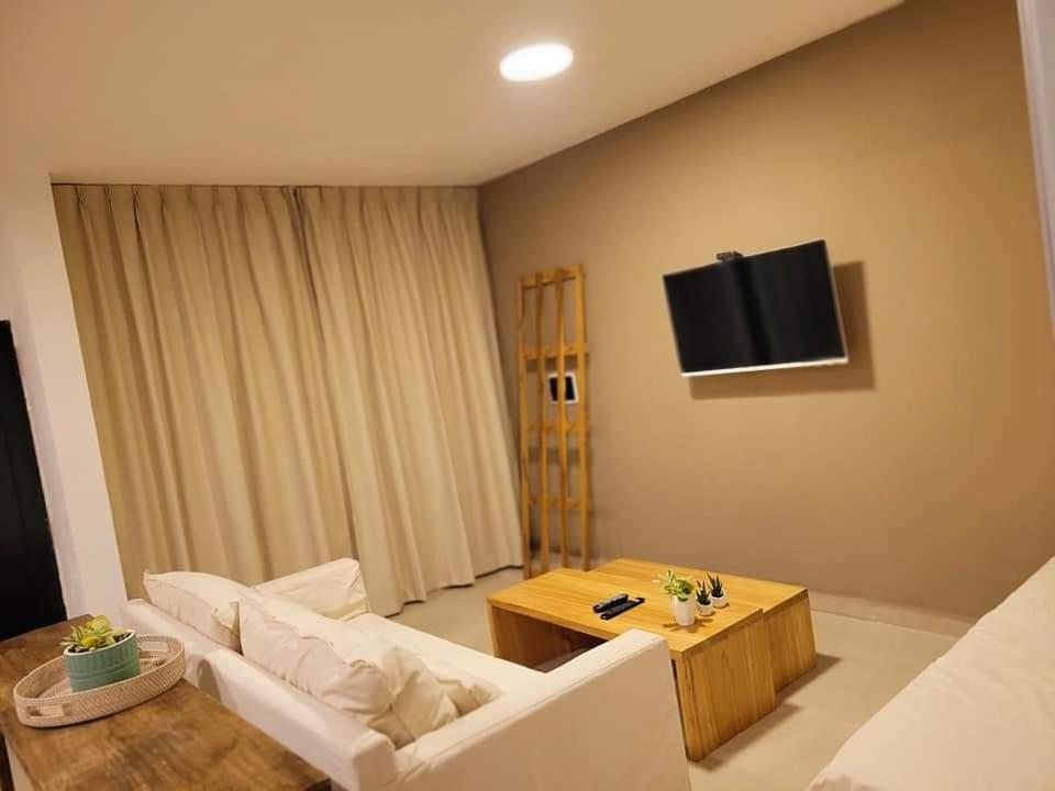 Casa Roque Funes, ubicado en Cerro de las Rosas Córdoba, Ofrece, Asador, Pileta, Cercanias, Estadio Kempes, aeropuerto Ambrosio Taravella, Orfeo Superdomo,