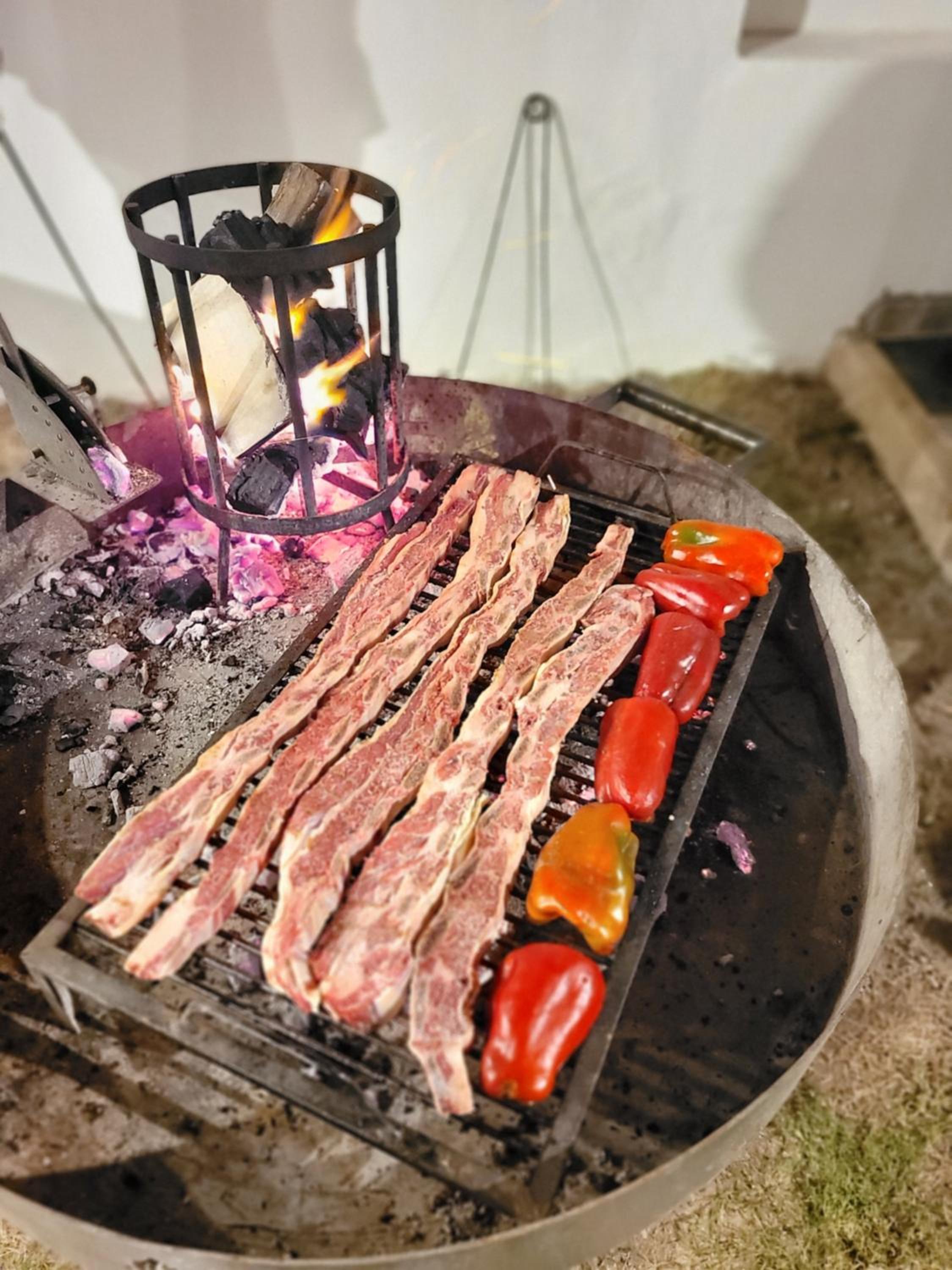 Casa Roque Funes, ubicado en Cerro de las Rosas Córdoba, Ofrece, Asador, Pileta, Cercanias, Estadio Kempes, aeropuerto Ambrosio Taravella, Orfeo Superdomo,