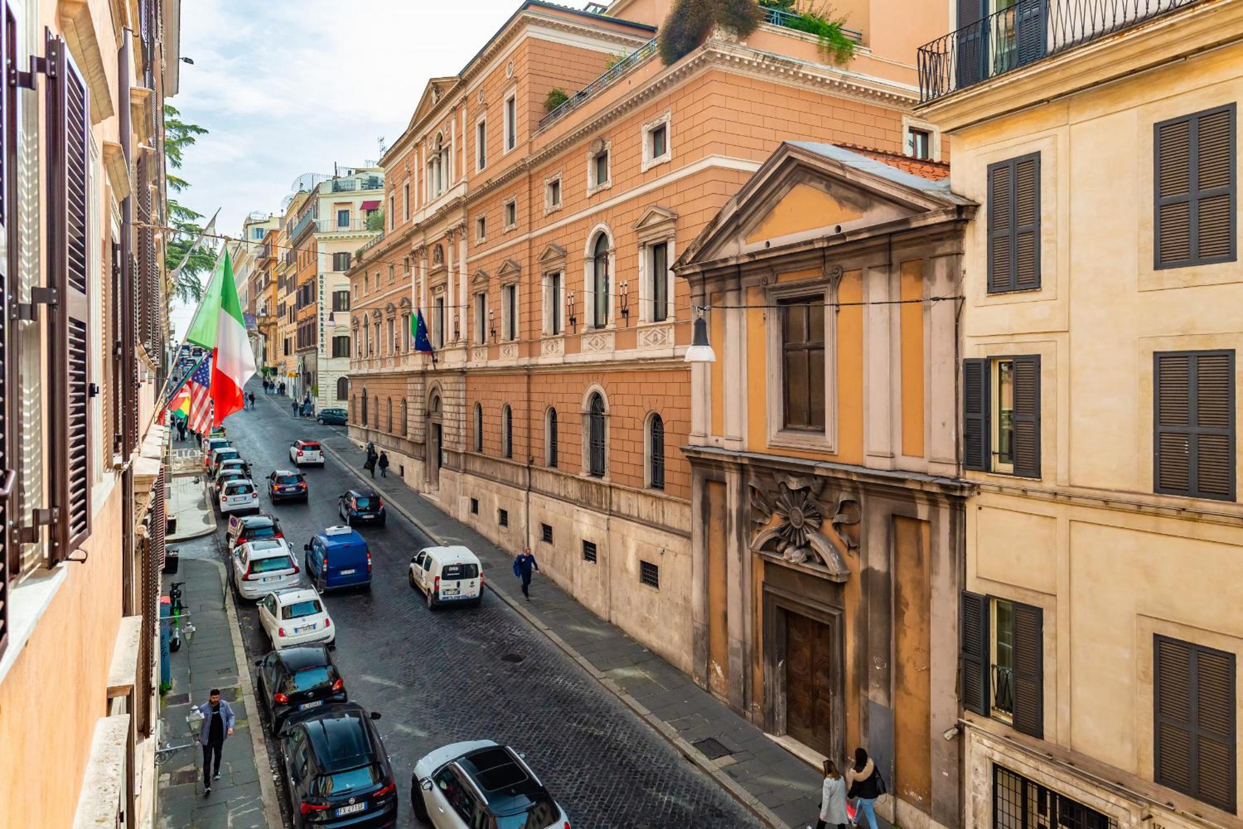 Barberini 3 BDR Apartment