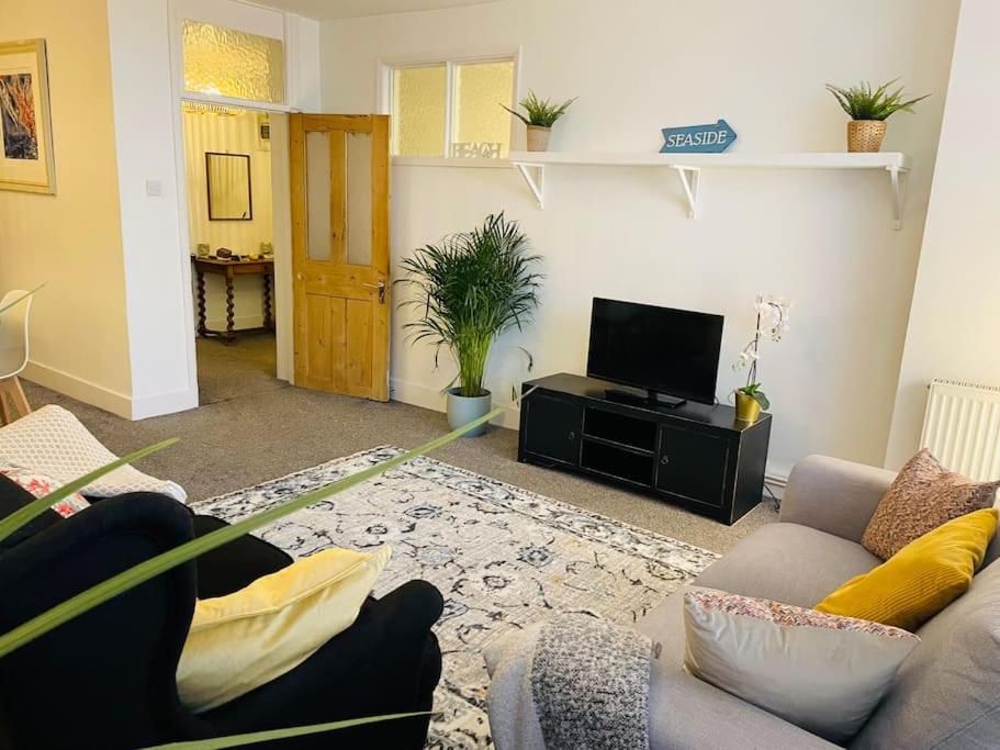 Seafront Basement Family Flat