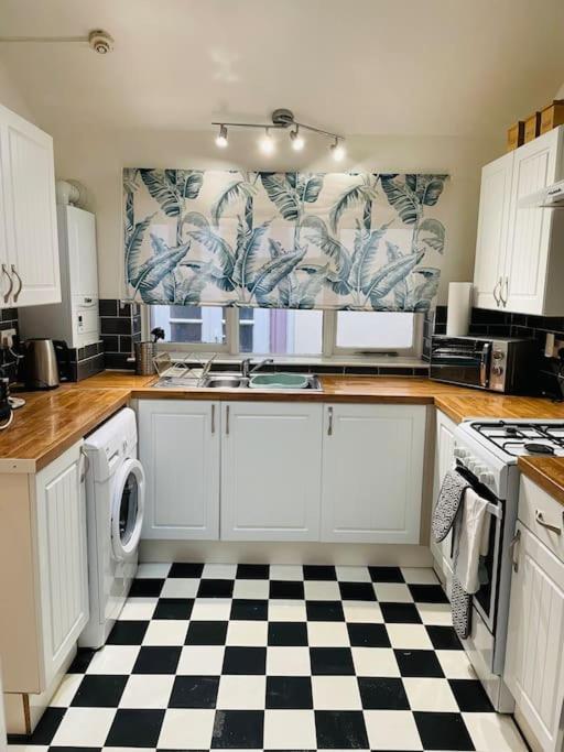 Seafront Basement Family Flat