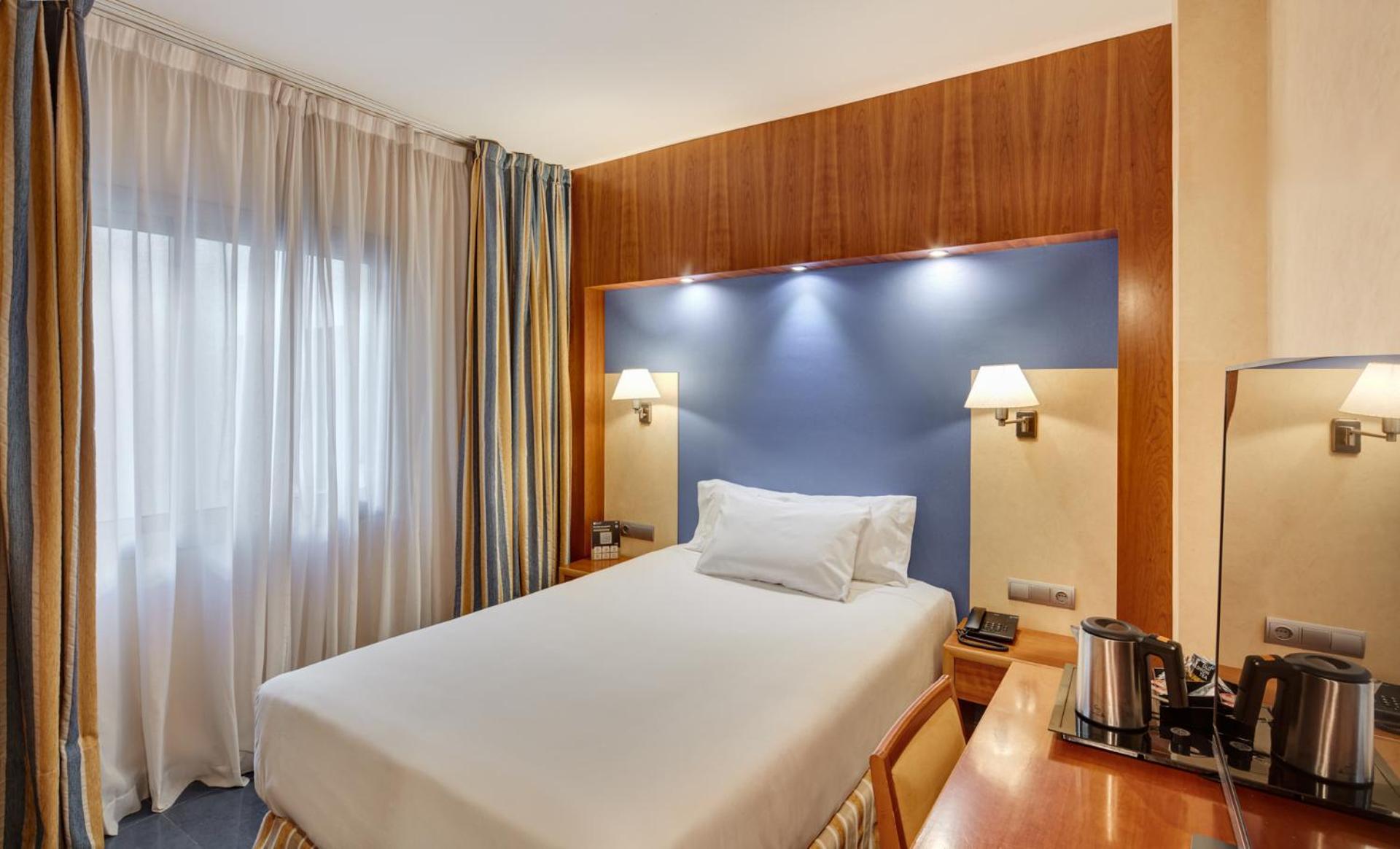 Sercotel Kalma Sitges en Sitges — bedroom