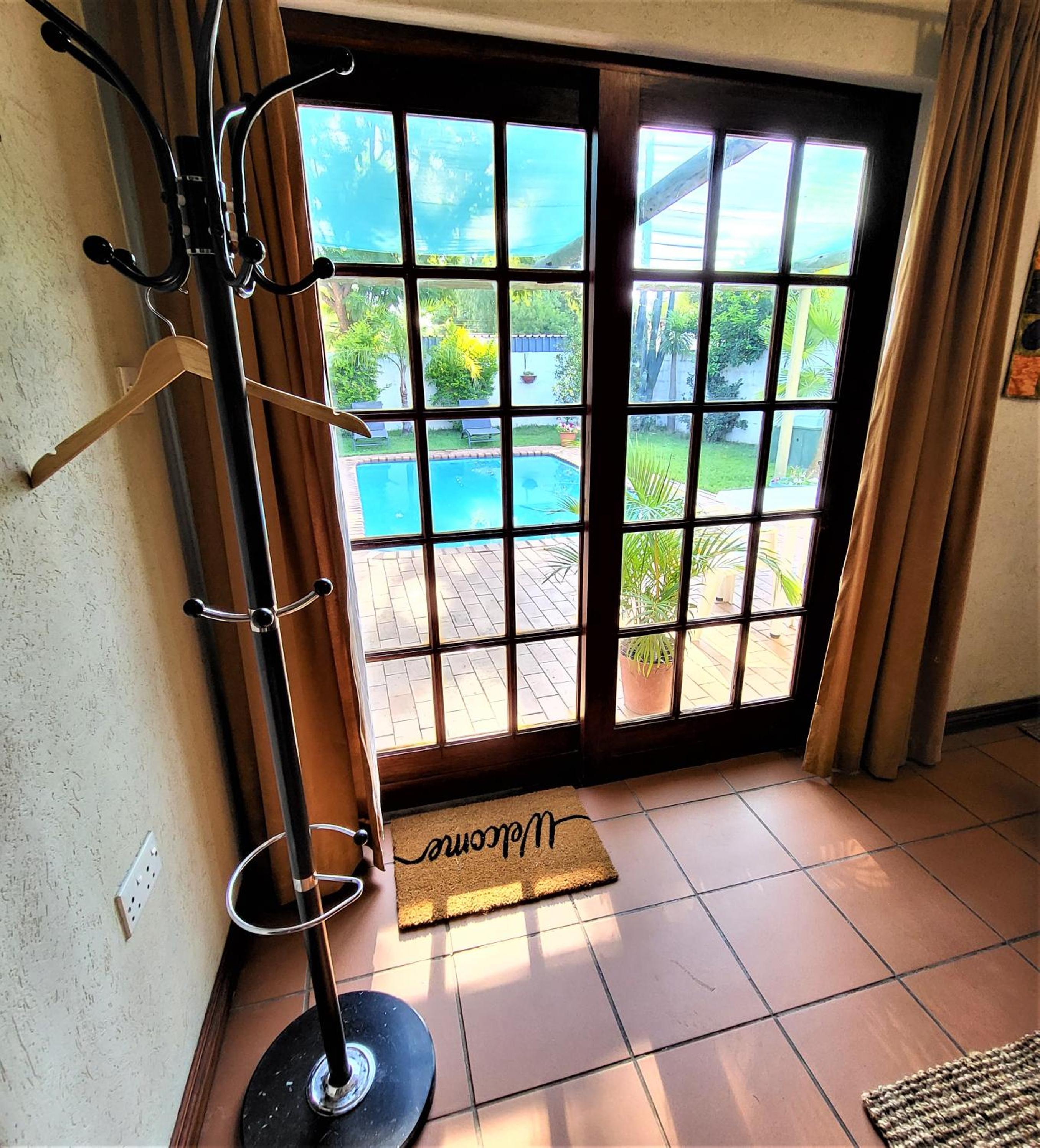 Guesthouse Private Room with Garden and Pool