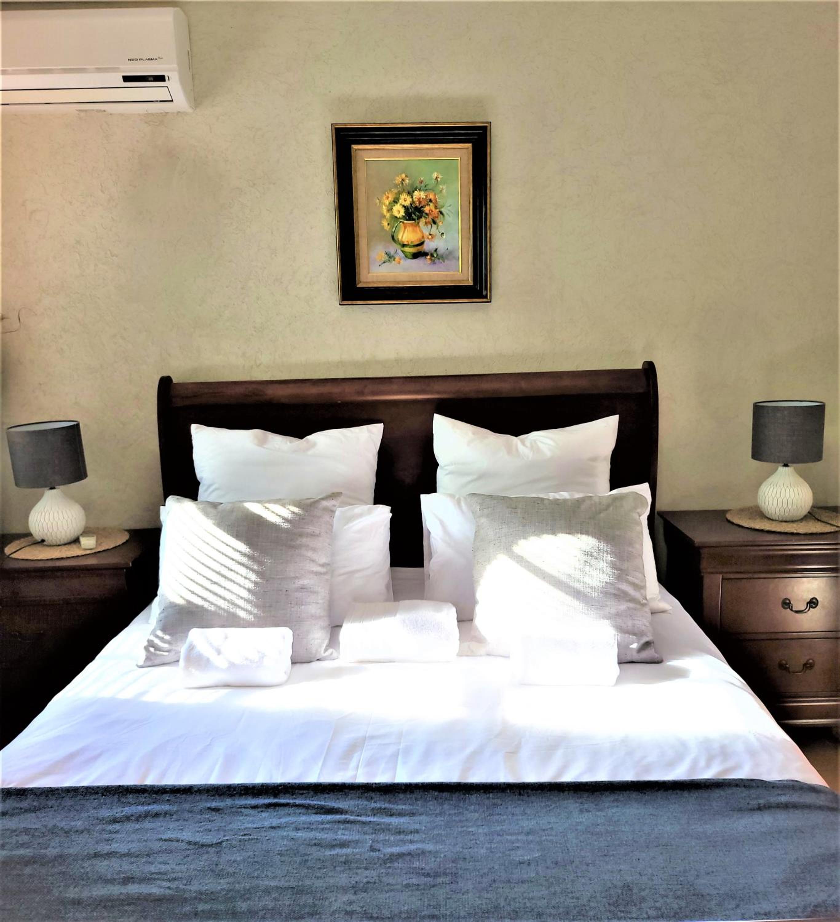 Guesthouse Private Room with Garden and Pool