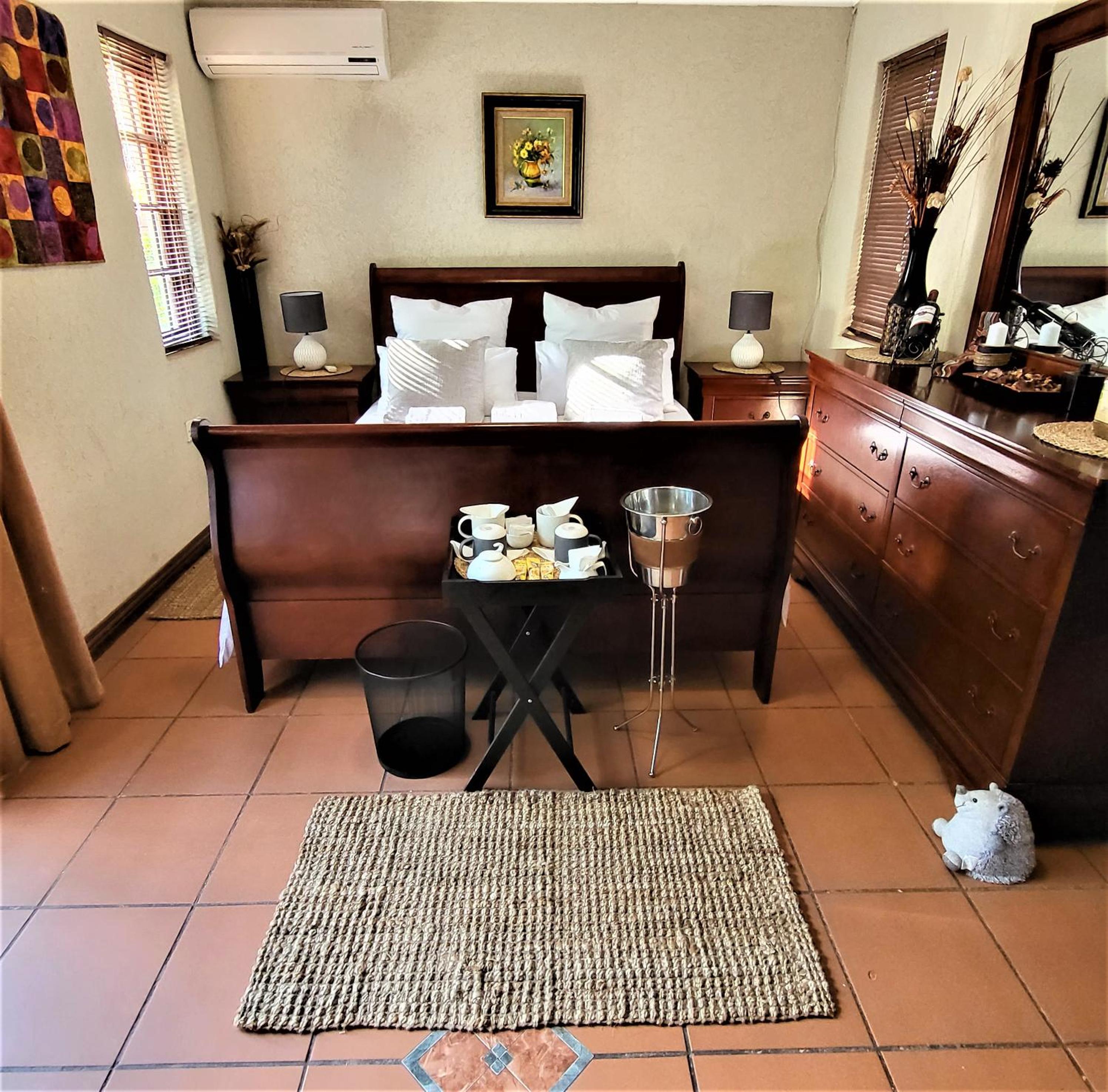 Guesthouse Private Room with Garden and Pool