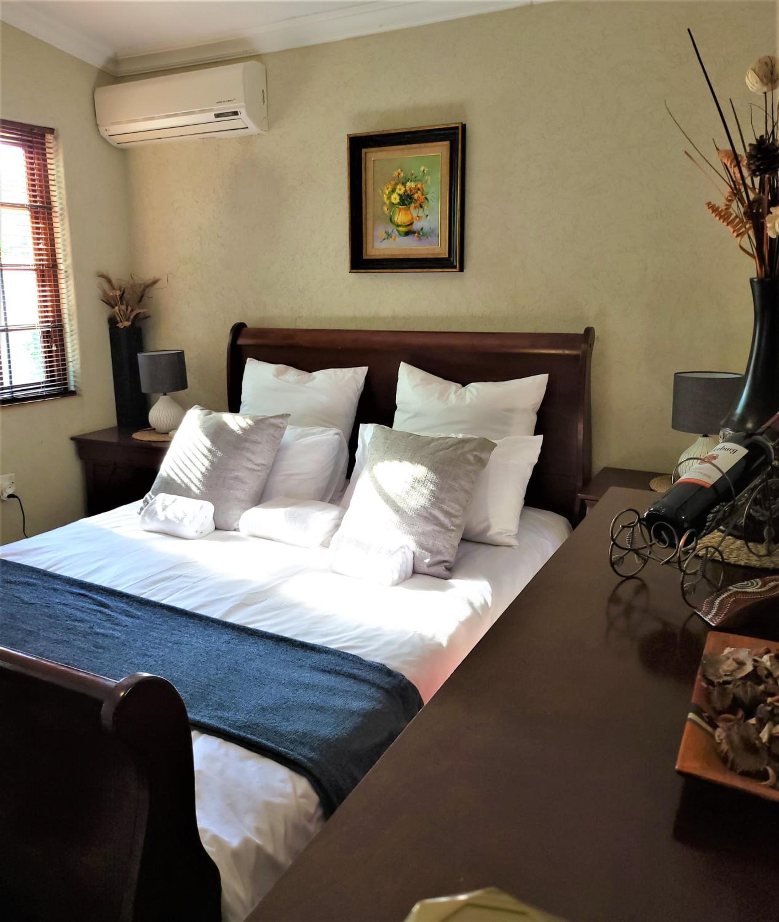 Guesthouse Private Room with Garden and Pool