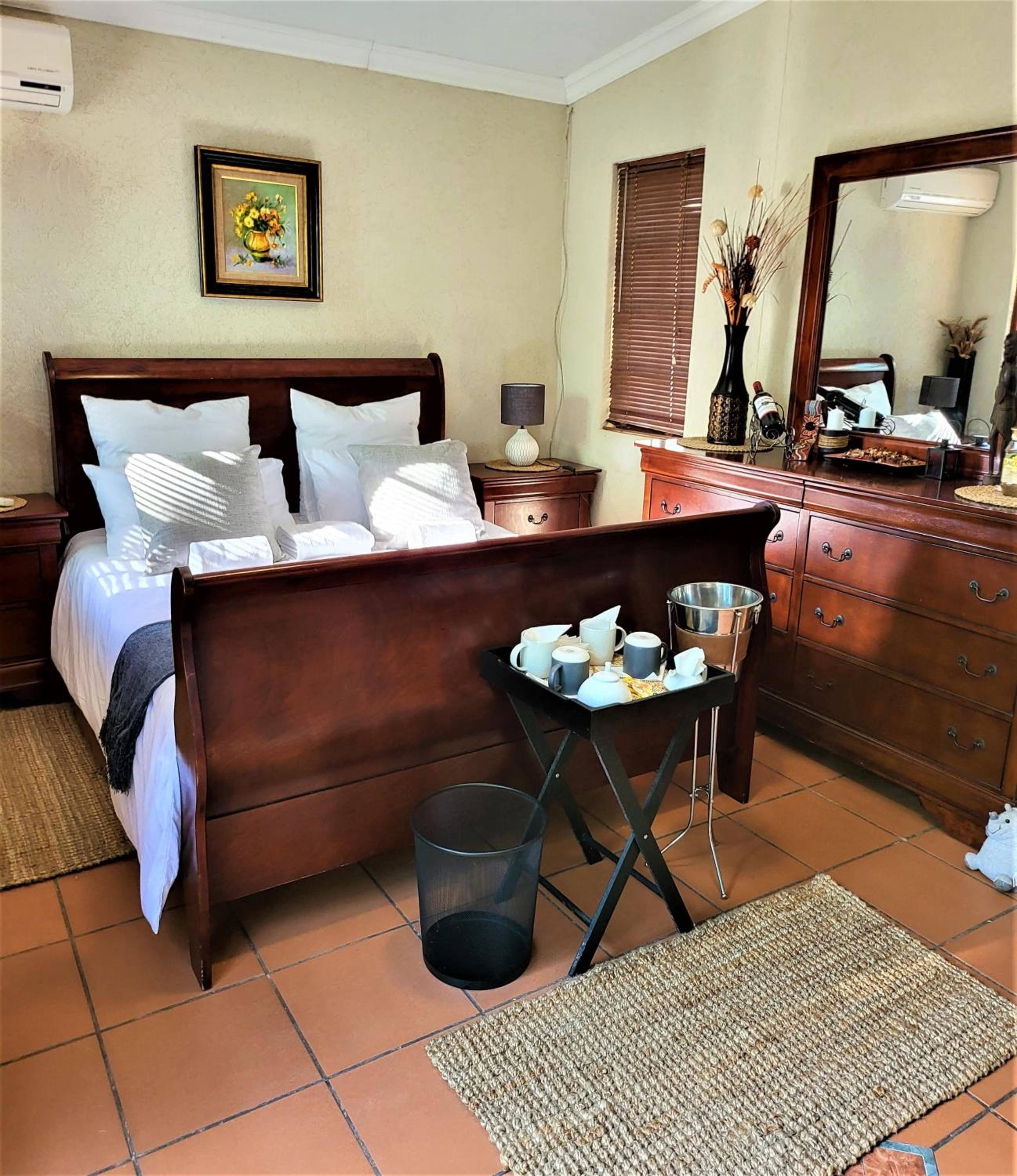 Guesthouse Private Room with Garden and Pool