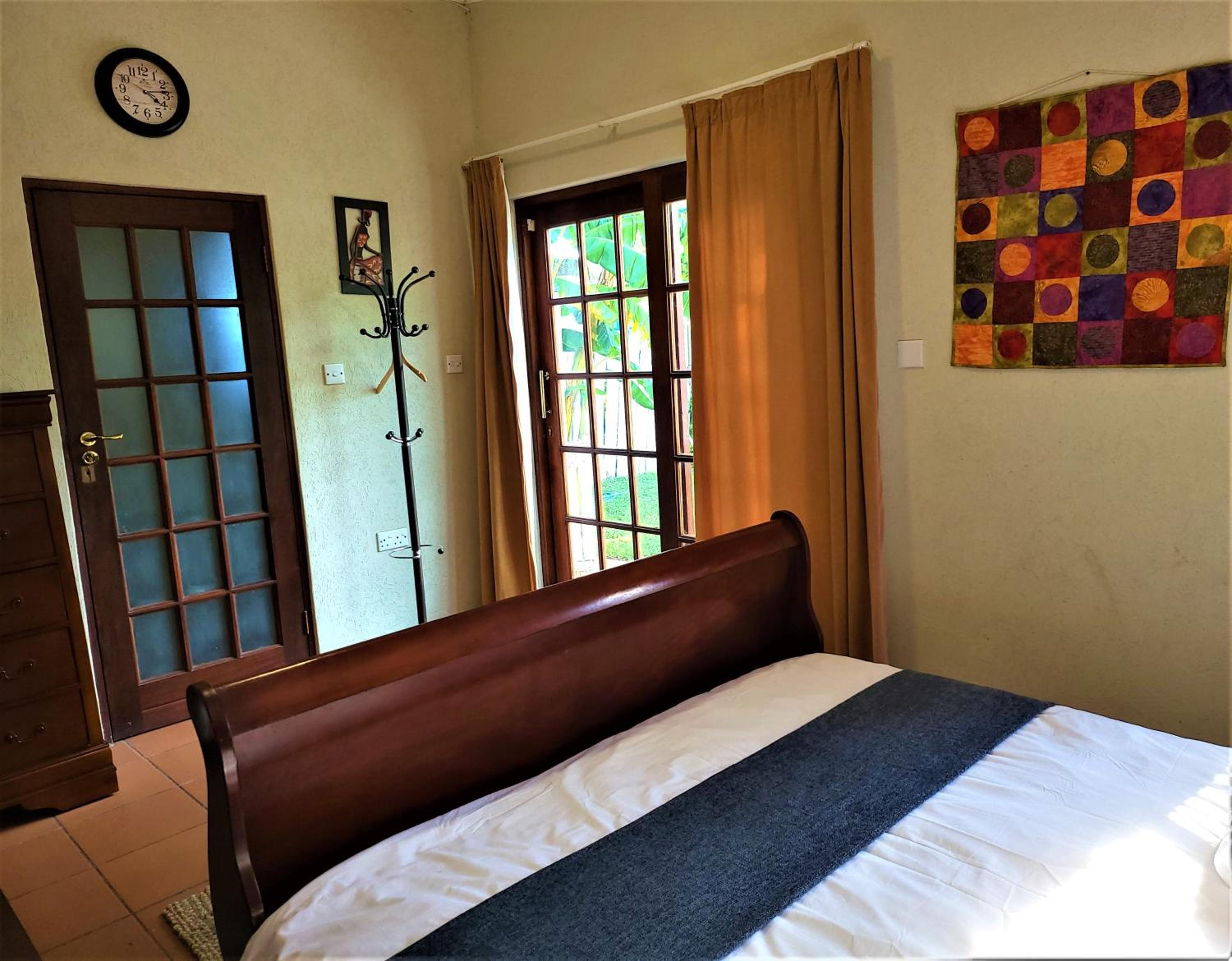 Guesthouse Private Room with Garden and Pool