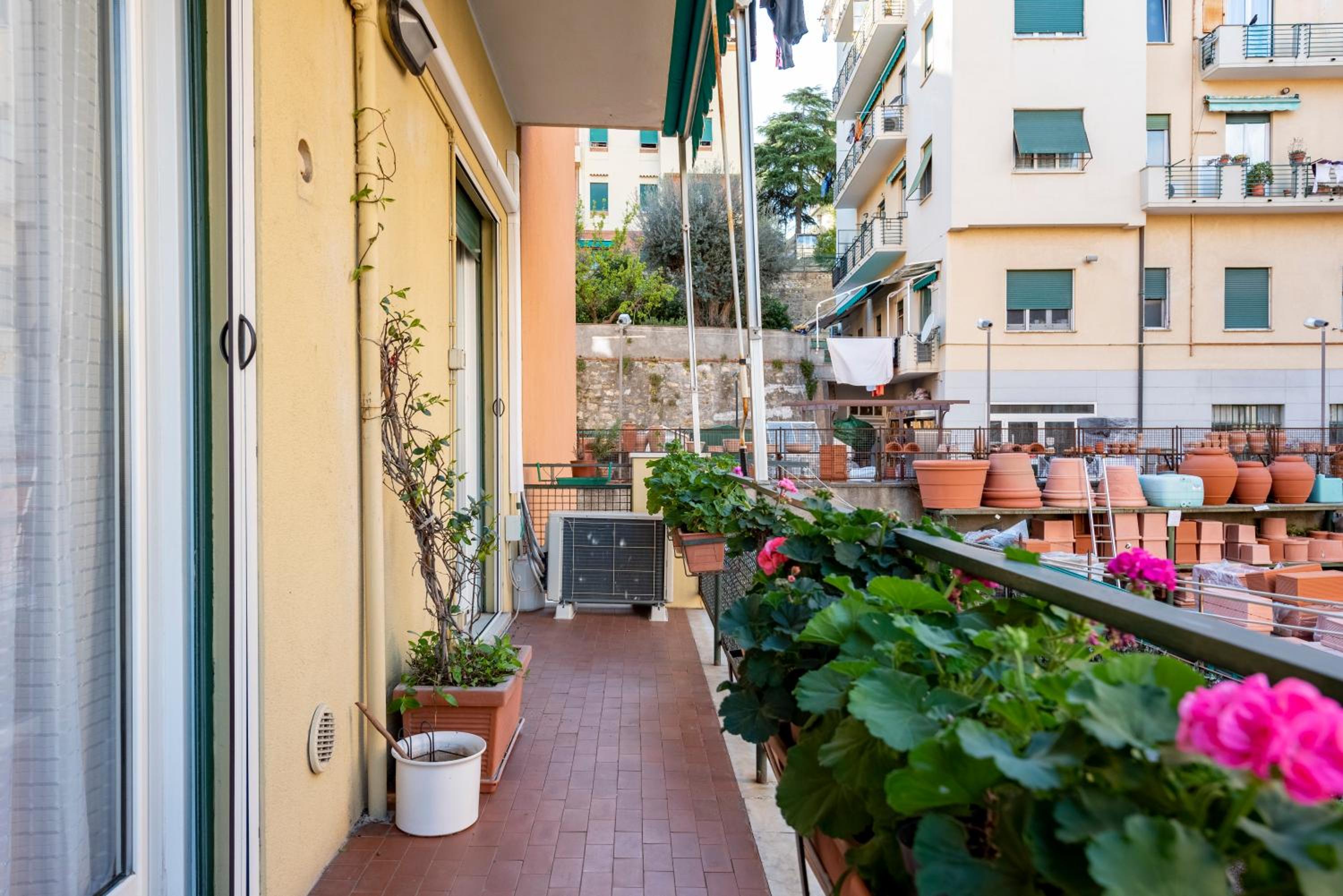 JOIVY Cosy family flat near Sturla beach view 2