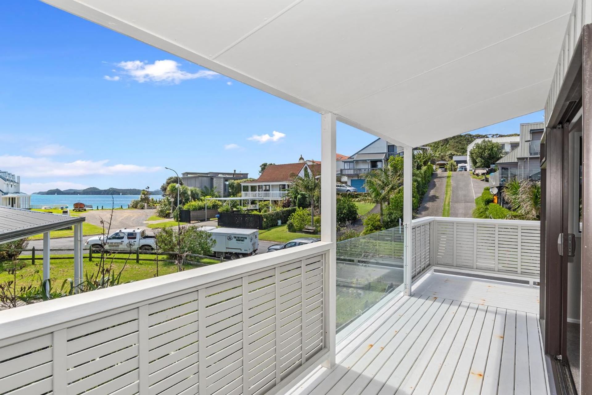Retreat at Tapeka Point - Russell Holiday Home view 5