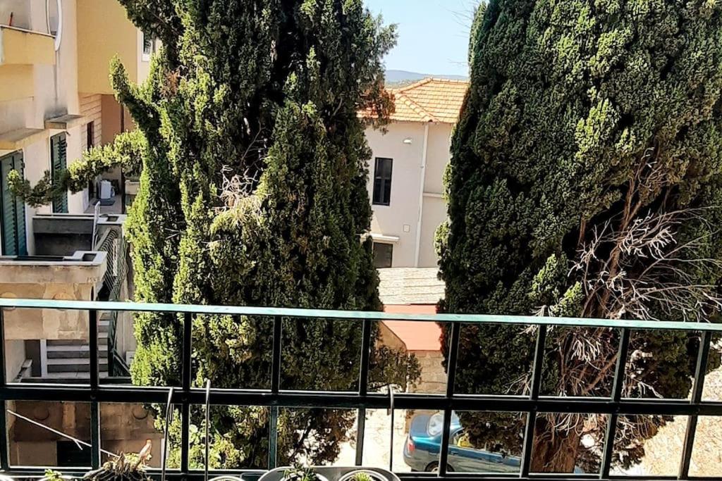 Prelijep kondominij u blizini atrakcija