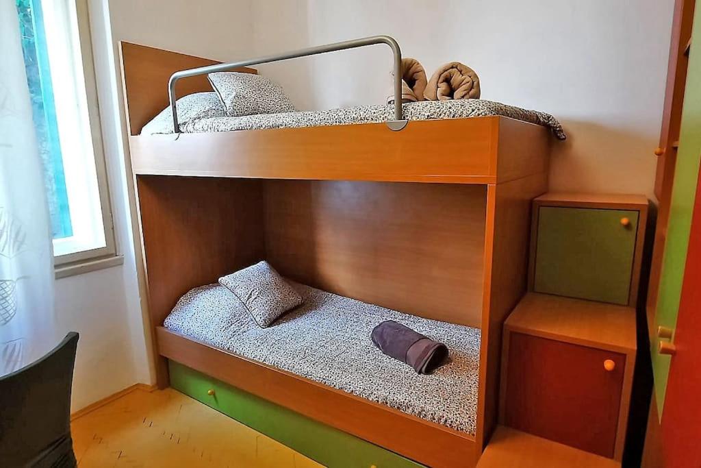Prelijep kondominij u blizini atrakcija