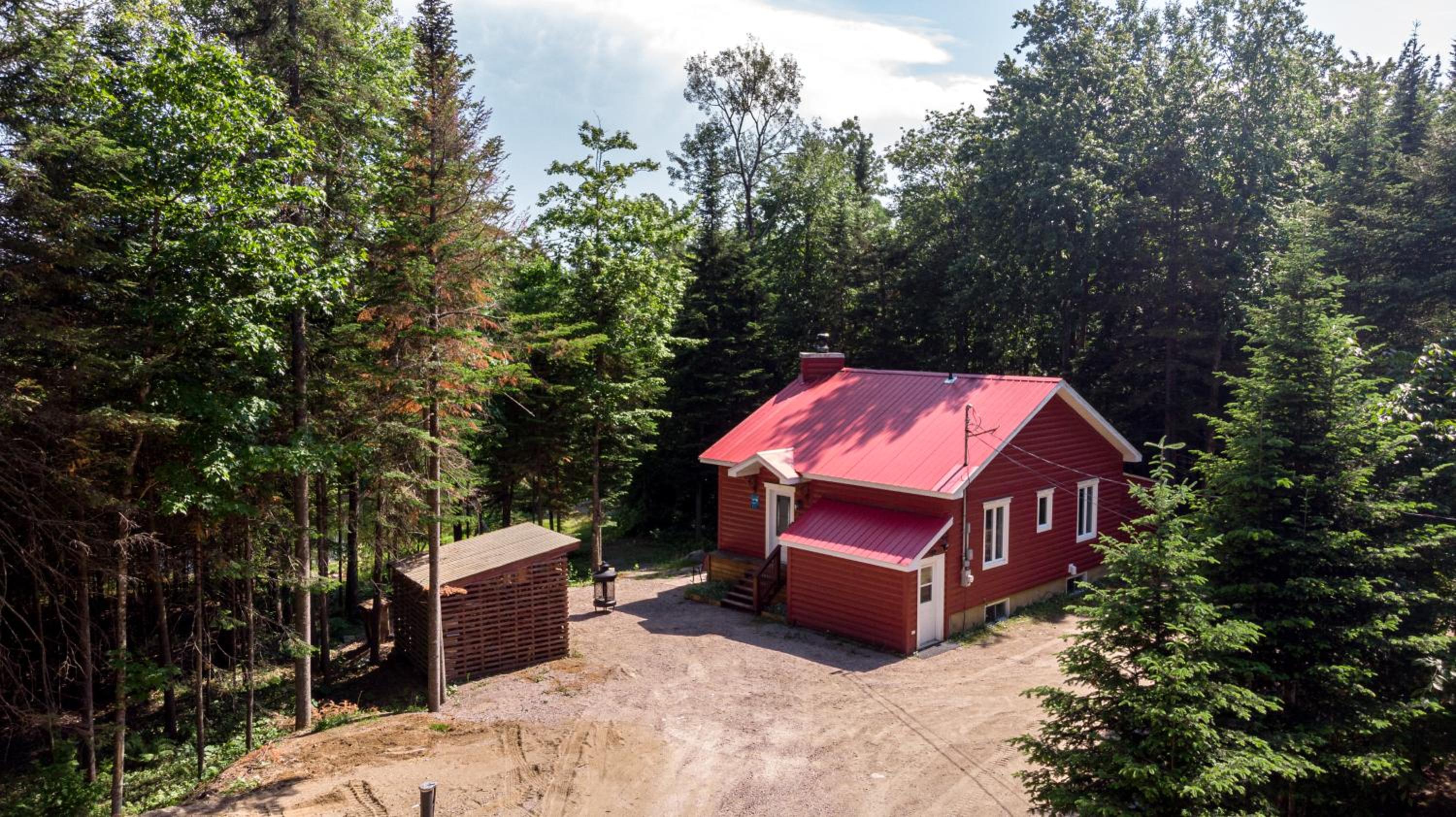 Les Chalets Tourisma - Chalet dans les bois avec lac privé - Le Colibri