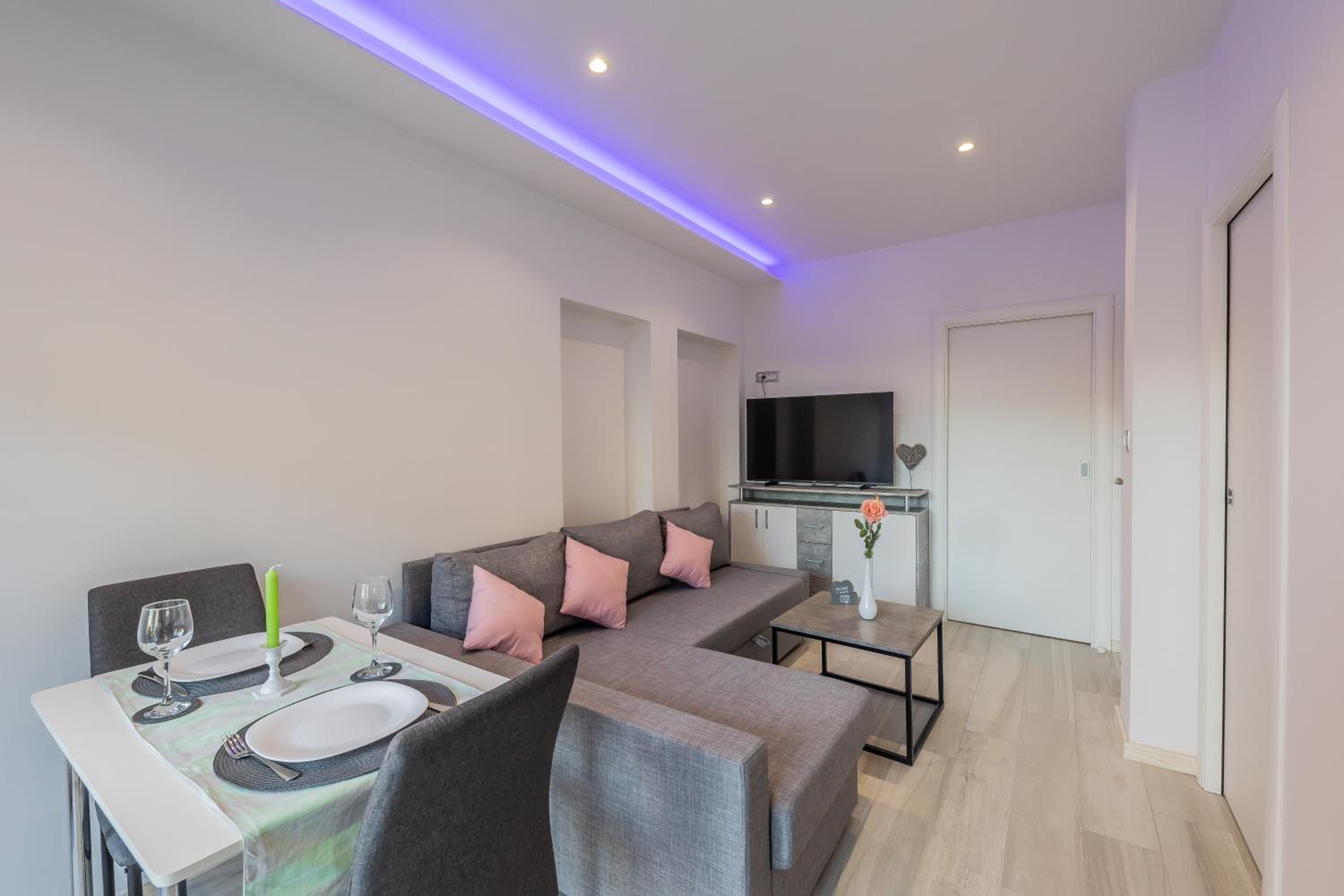 Quiet comfortable apartment Quo Vadis view 2