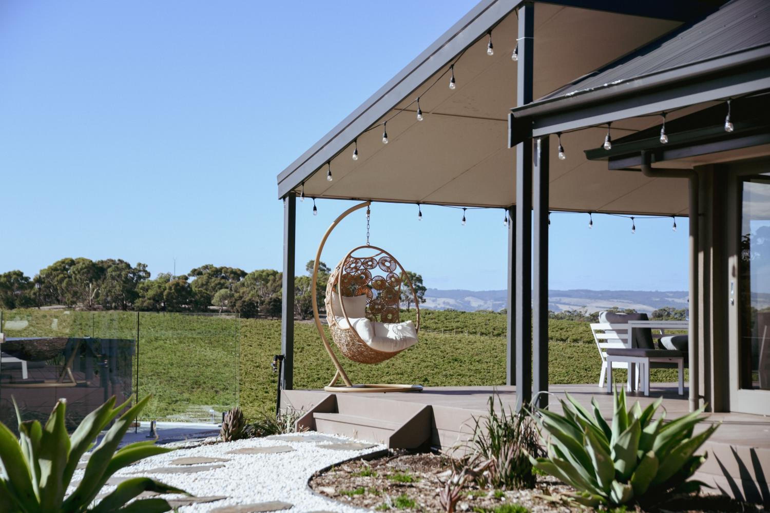 Miravino – breathtaking vineyard views