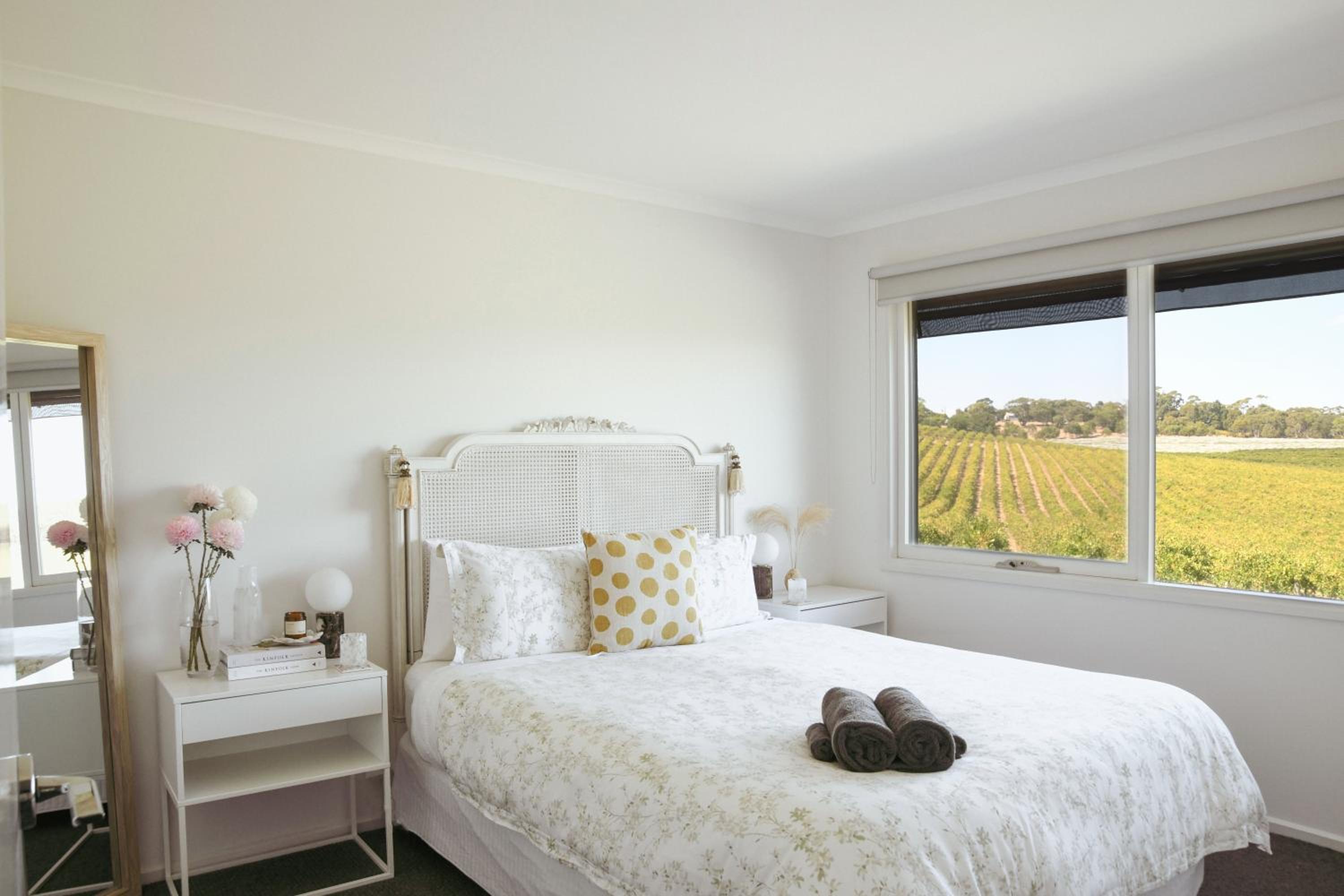 Miravino – breathtaking vineyard views