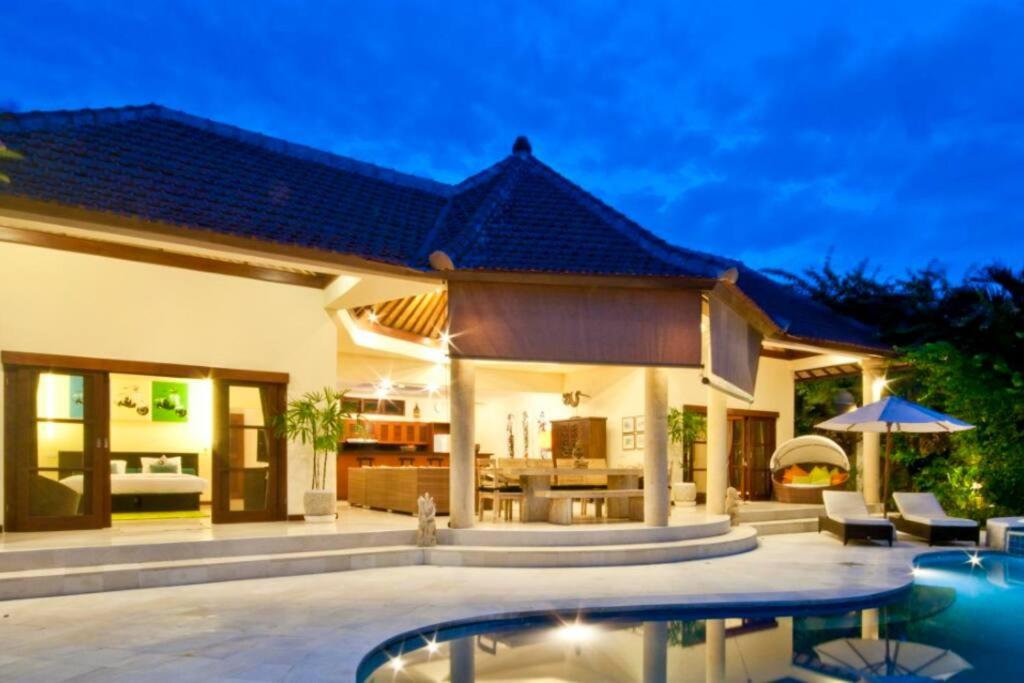 Hotel 4 Bedroom Villa5 In Central Seminyak;