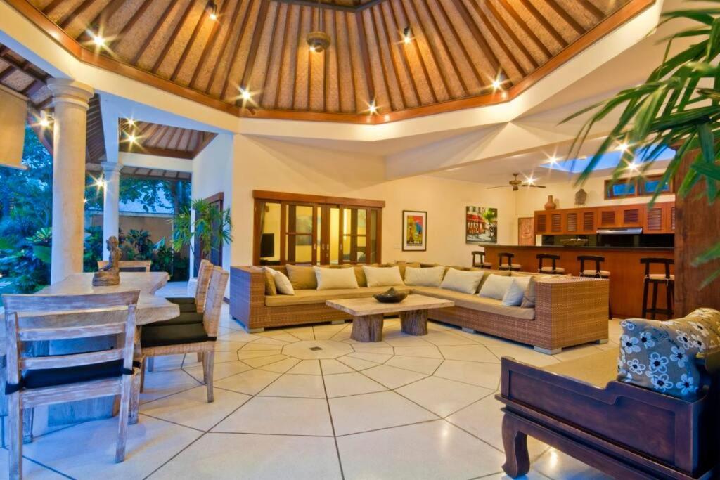 Villa Mango - 3 Bedroom Villa in Seminyak view 5