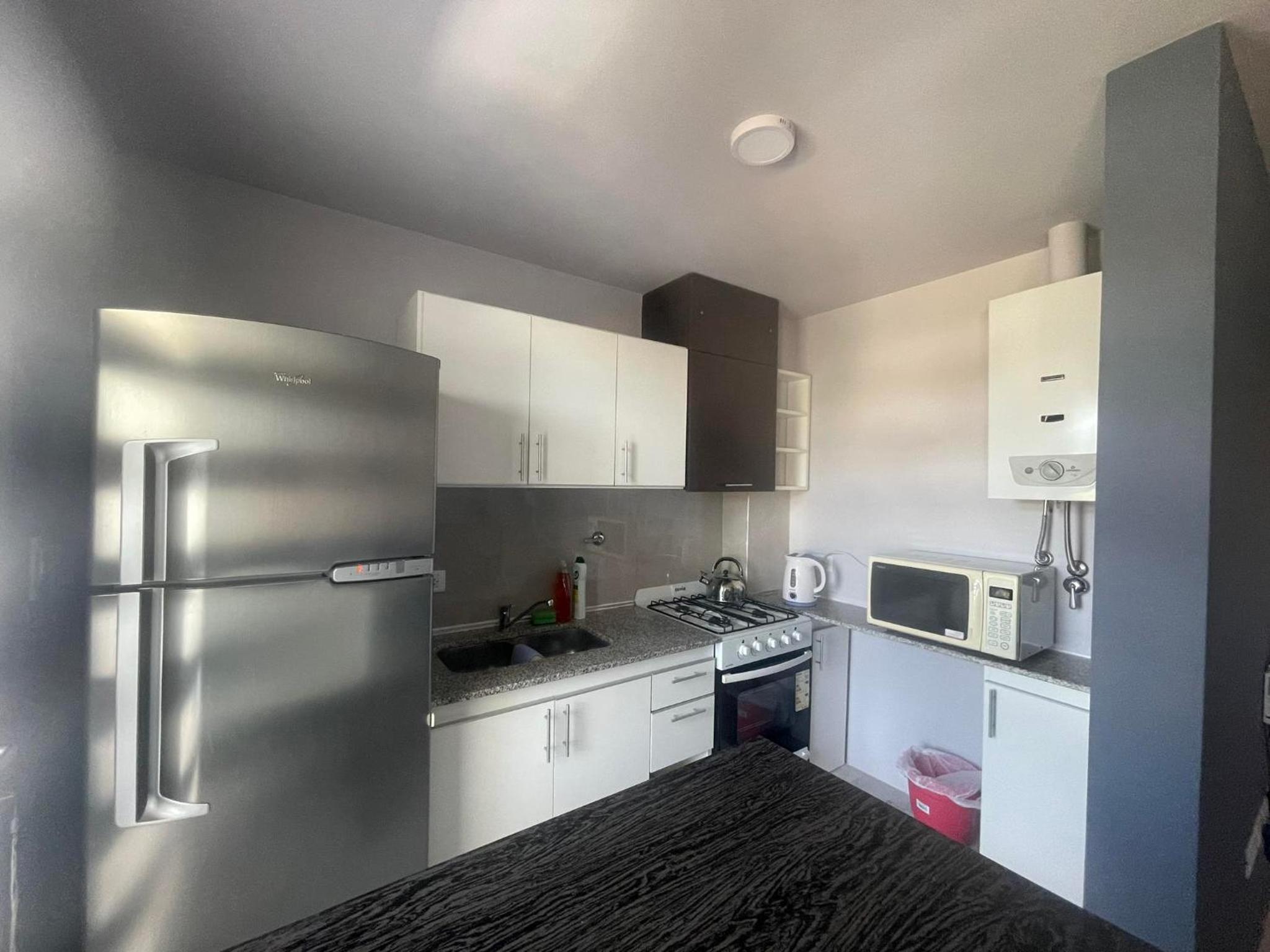 Departamento por día para 4 personas con cochera cubierta en Bahía Blanca